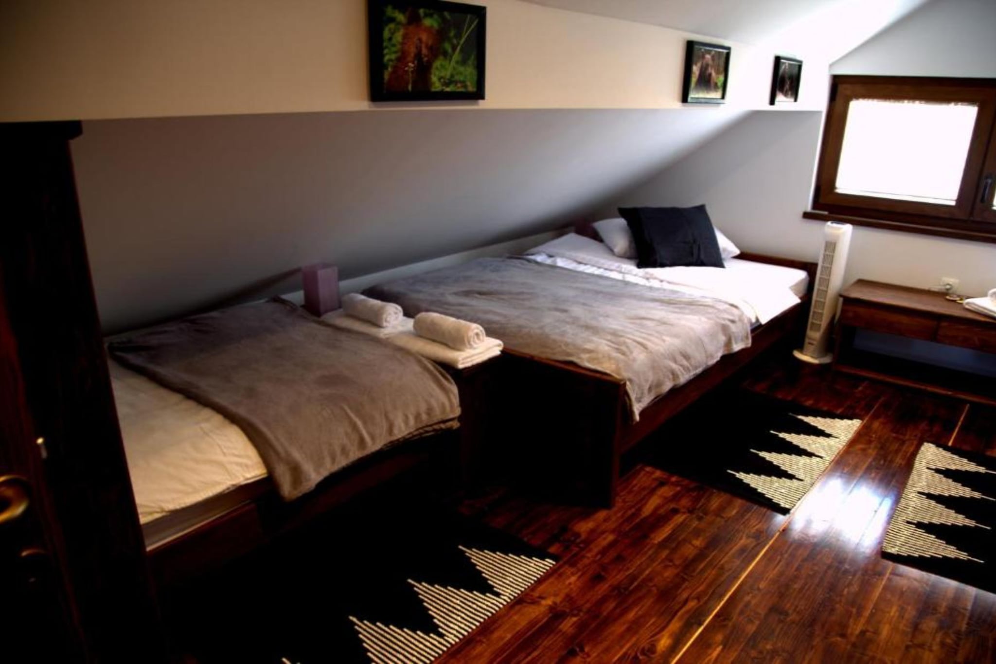 Brezova Poljana Lodge with Sauna and Hot-Tub - Five Bedroom Holiday Home-Slaapkamer