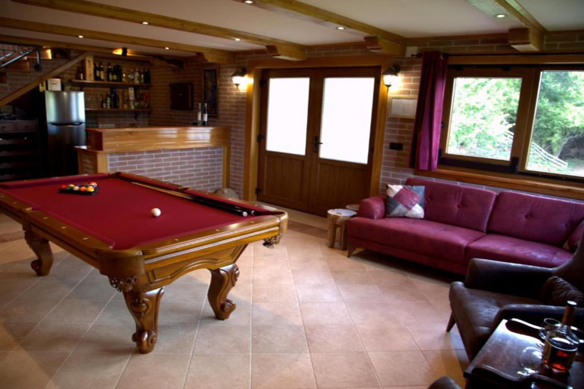 Brezova Poljana Lodge with Sauna and Hot-Tub - Five Bedroom Holiday Home-Binnen