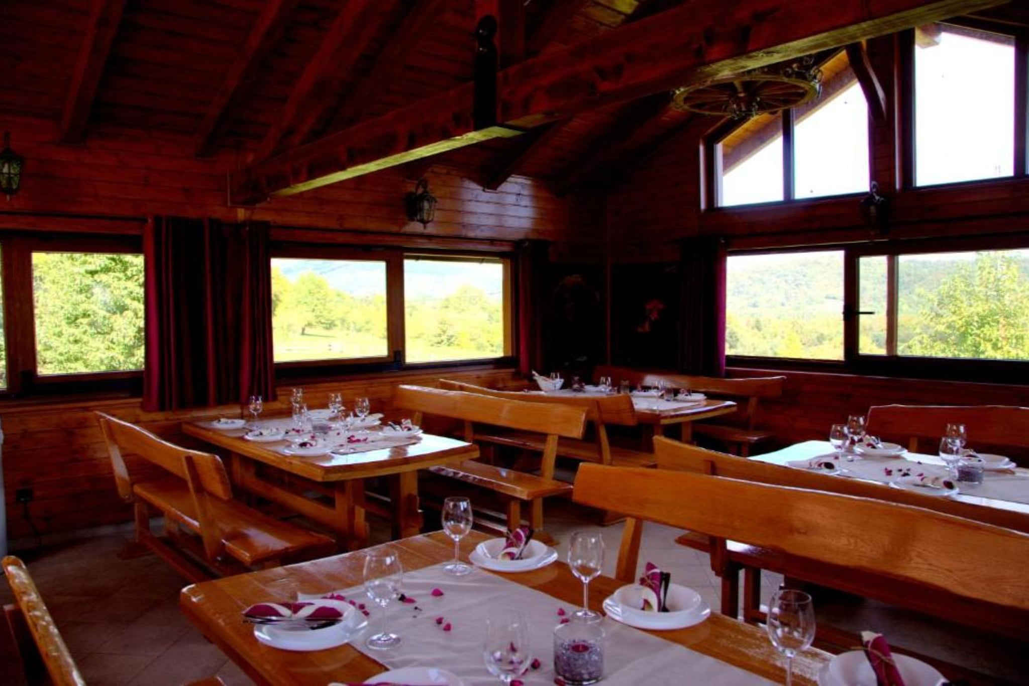 Brezova Poljana Lodge with Sauna and Hot-Tub - Five Bedroom Holiday Home-Faciliteiten