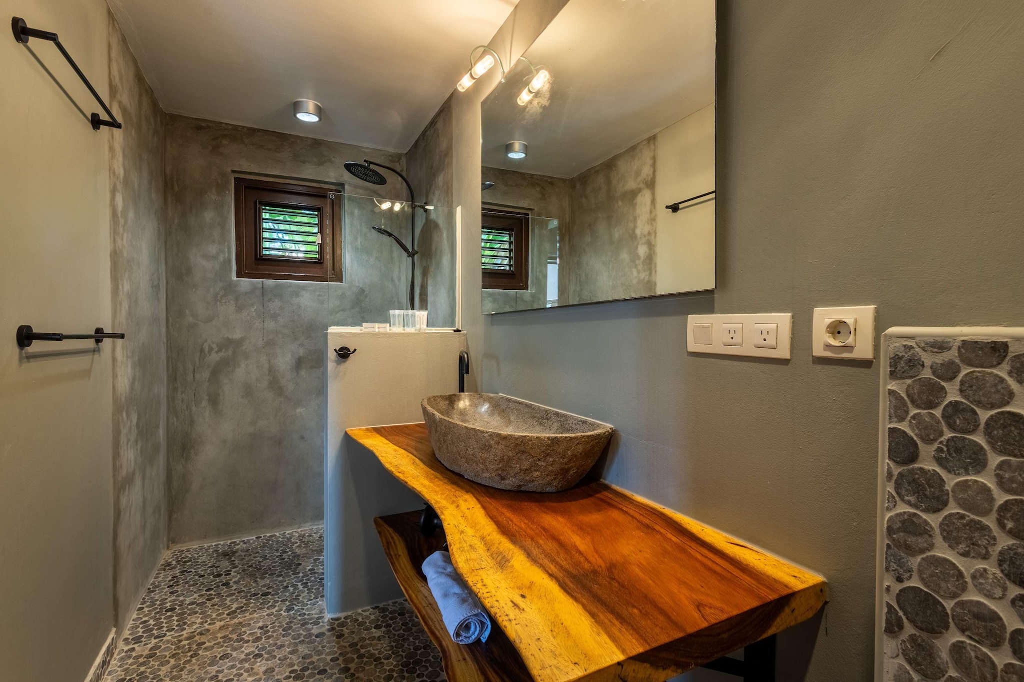 Indigo Garden 6-Badkamer