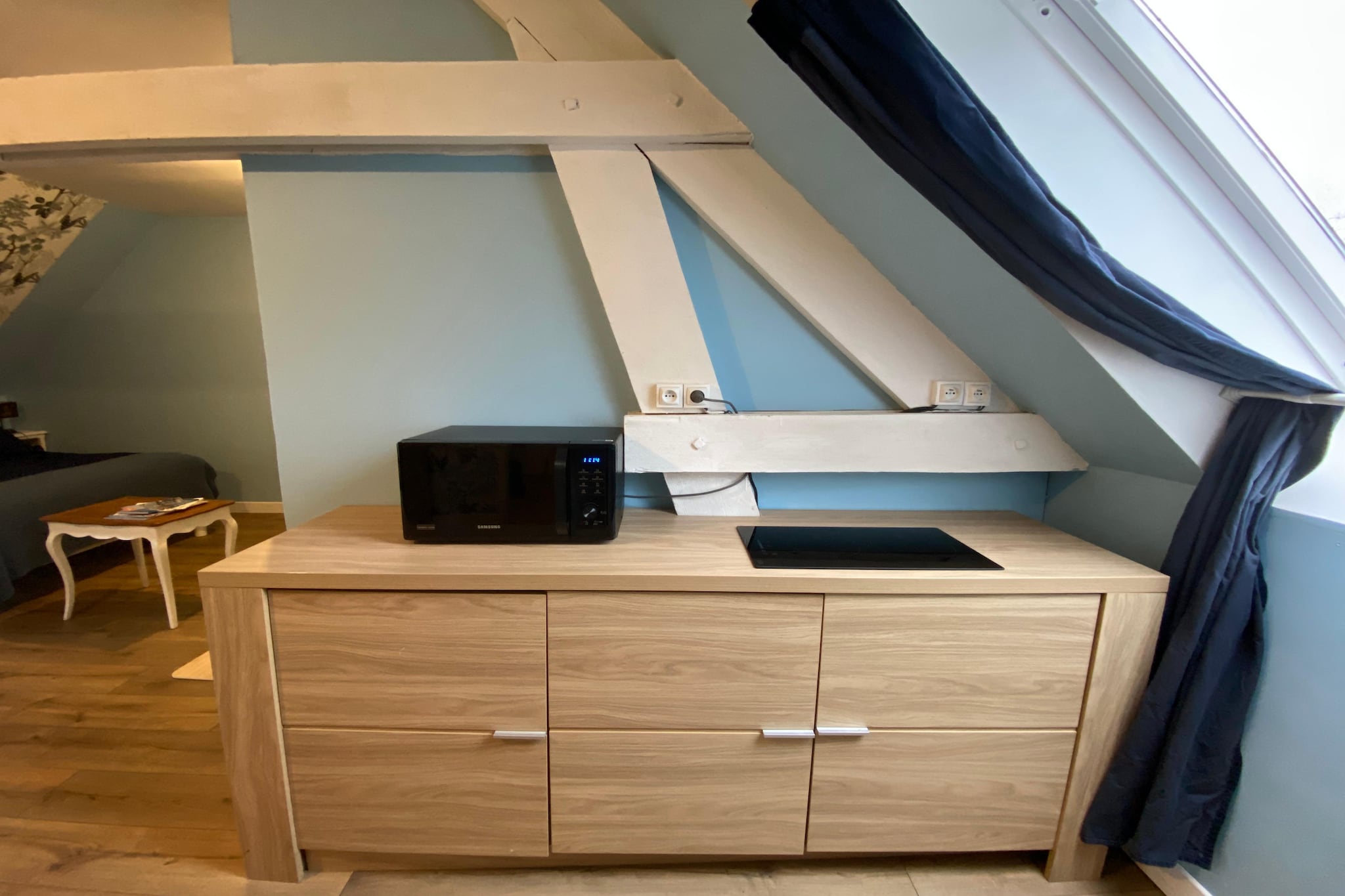 Studio au 1er étage