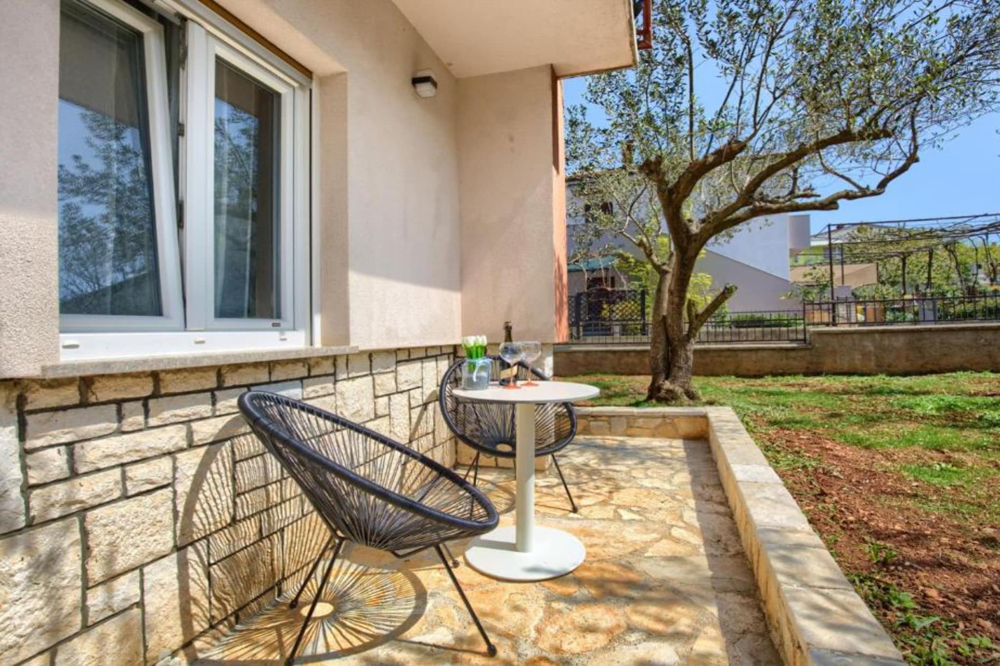 Apartments Mons - One Bedroom Apartment With Terrace (A1)-Im Freien