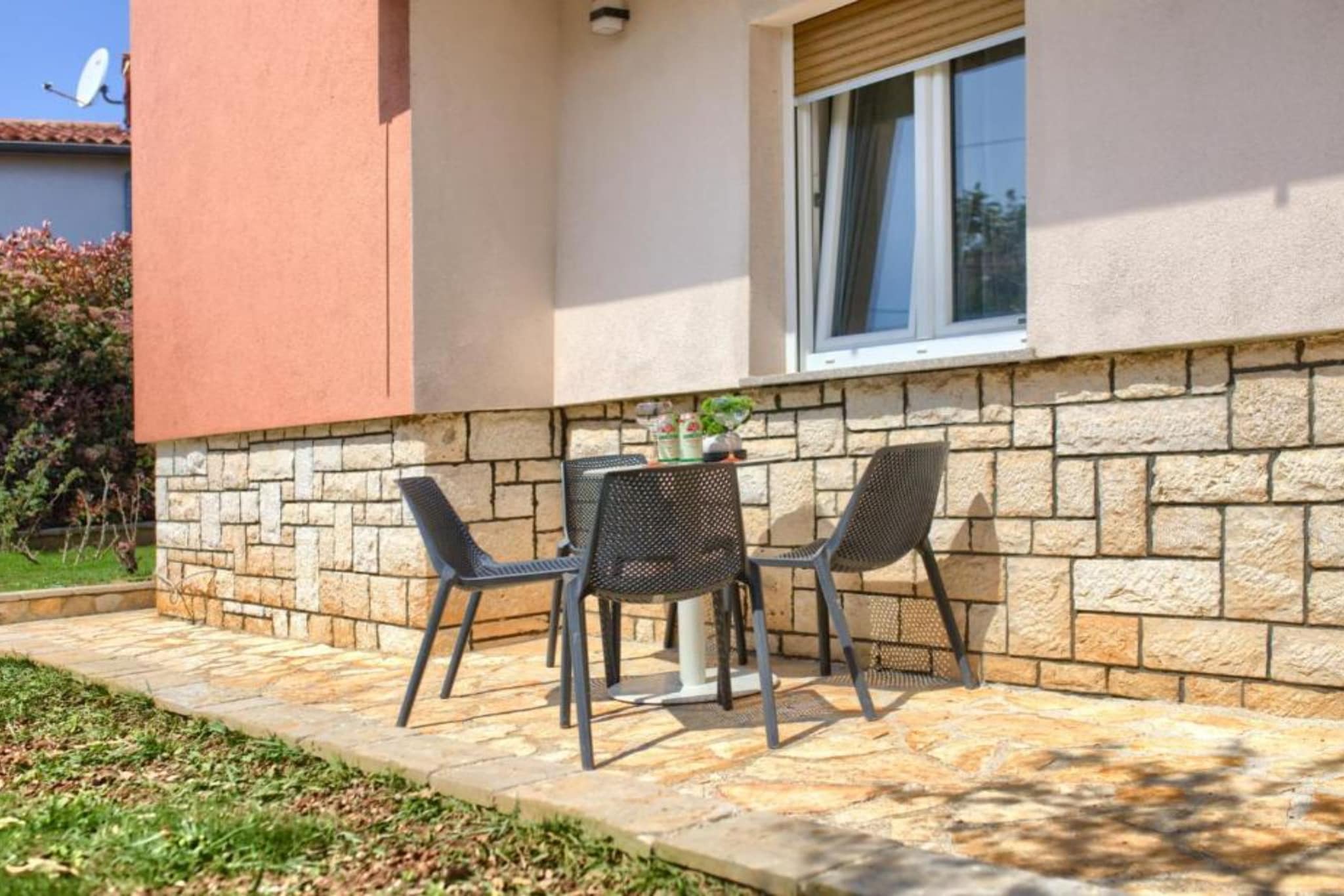 Apartments Mons - One Bedroom Apartment With Terrace (A1)-Im Freien