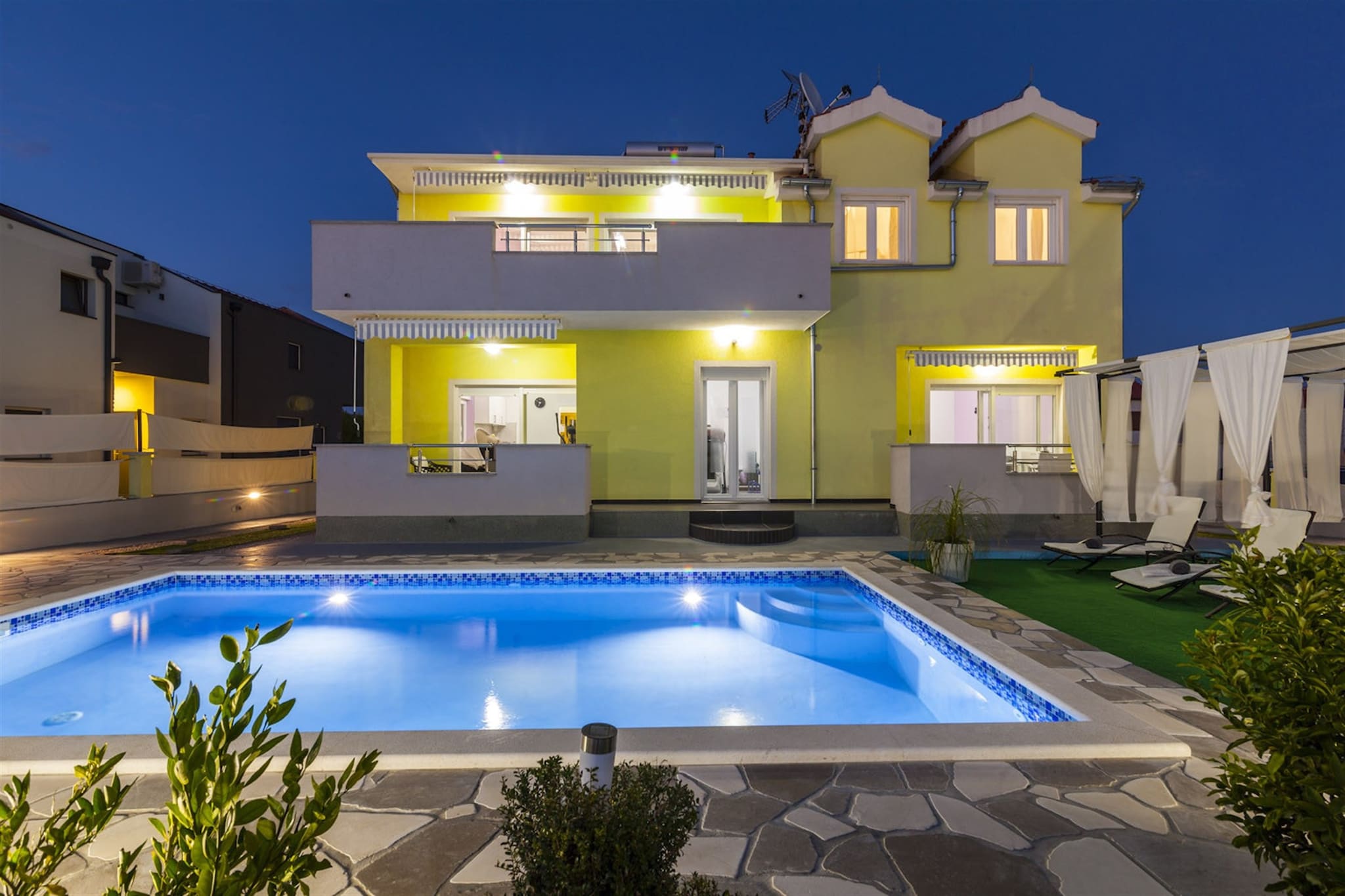 Sea view Villa Brodarica-Außenbereich Sommer