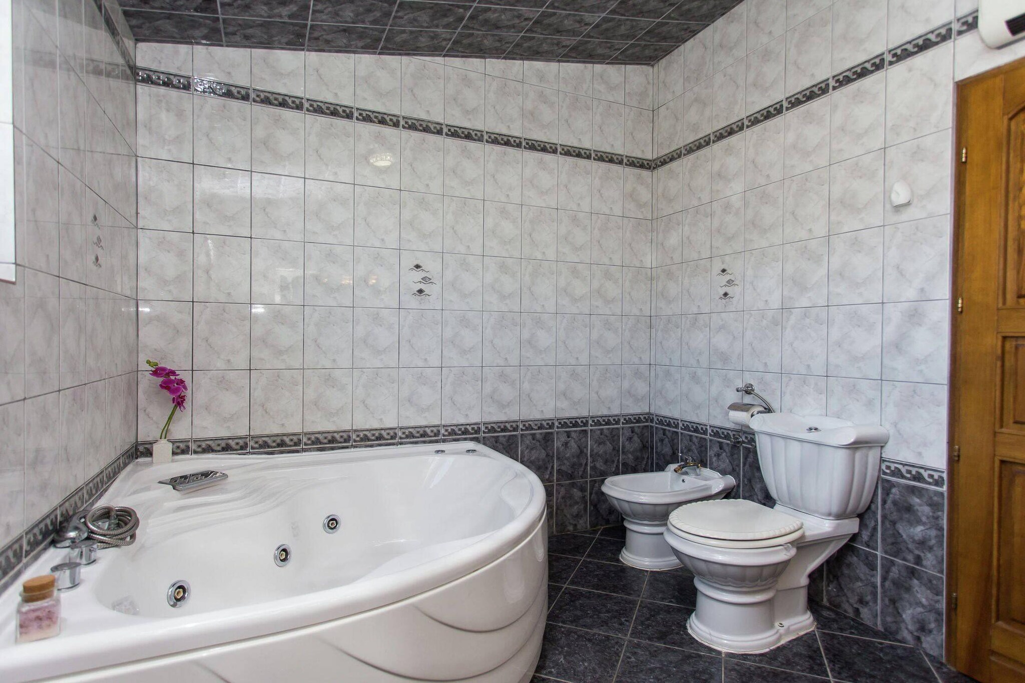 Sport & Spa Villa Neoric-Badezimmer