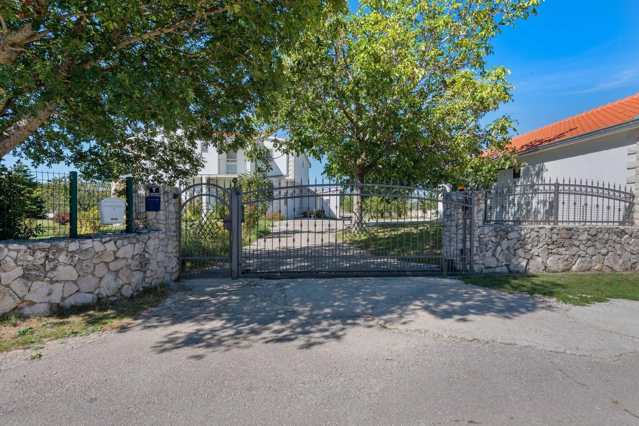 Sport & Spa Villa Neoric-Empfangshalle