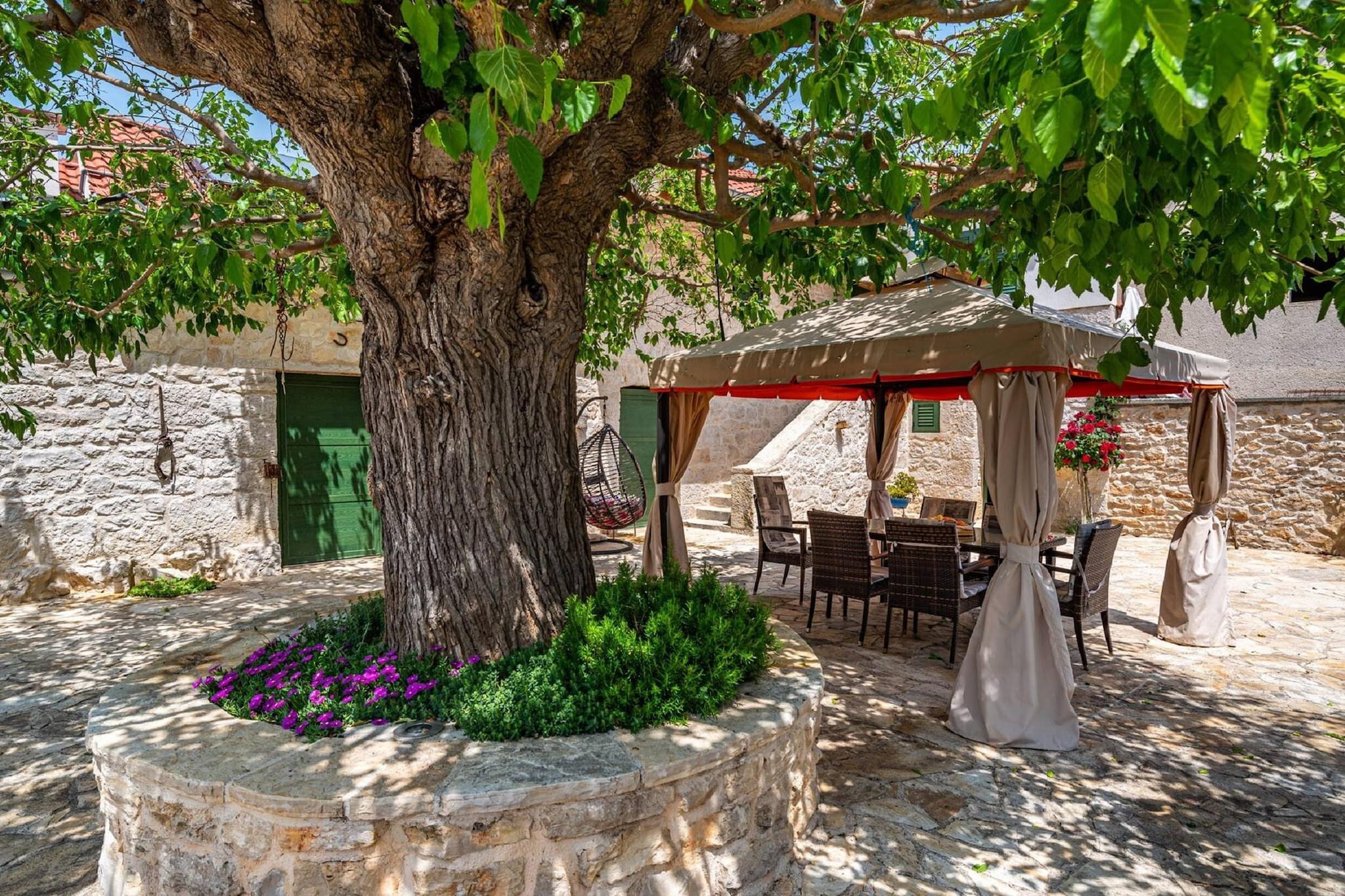 Authentic Villa Zvonko-Jardins en été