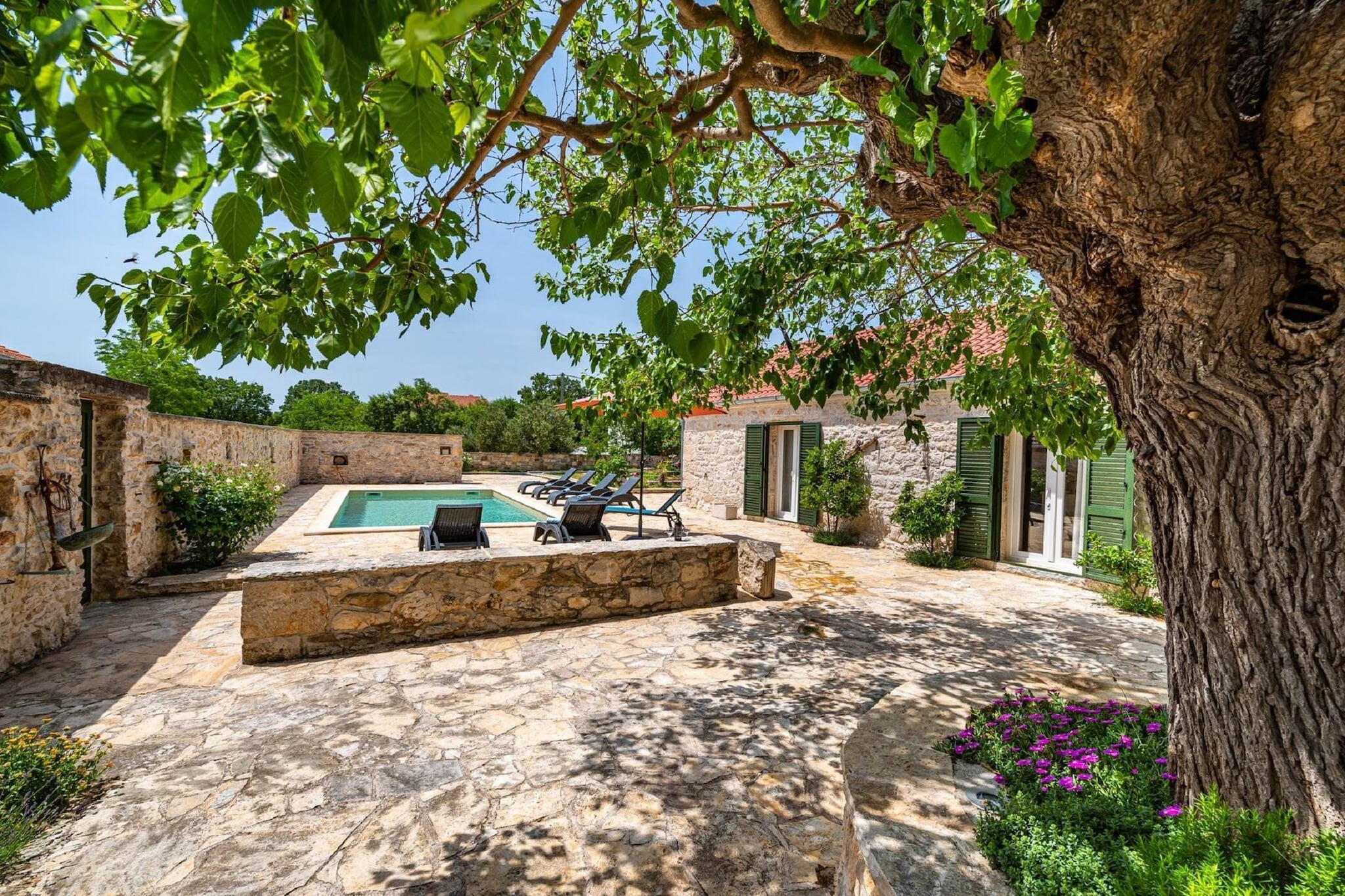 Authentic Villa Zvonko-Jardins en été