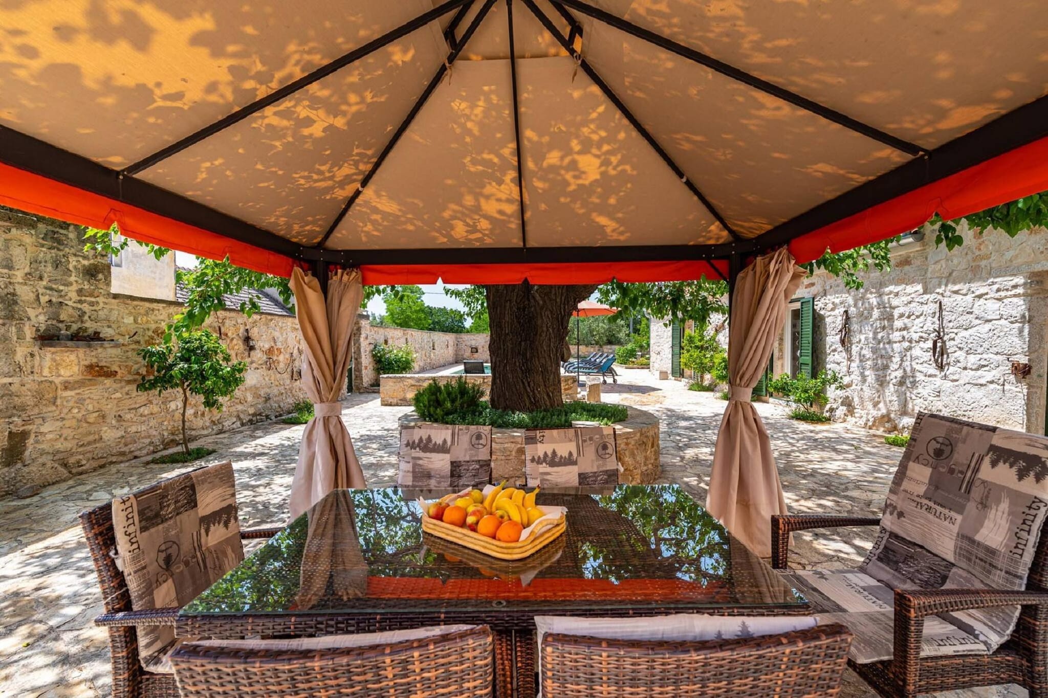 Authentic Villa Zvonko-Salle à manger