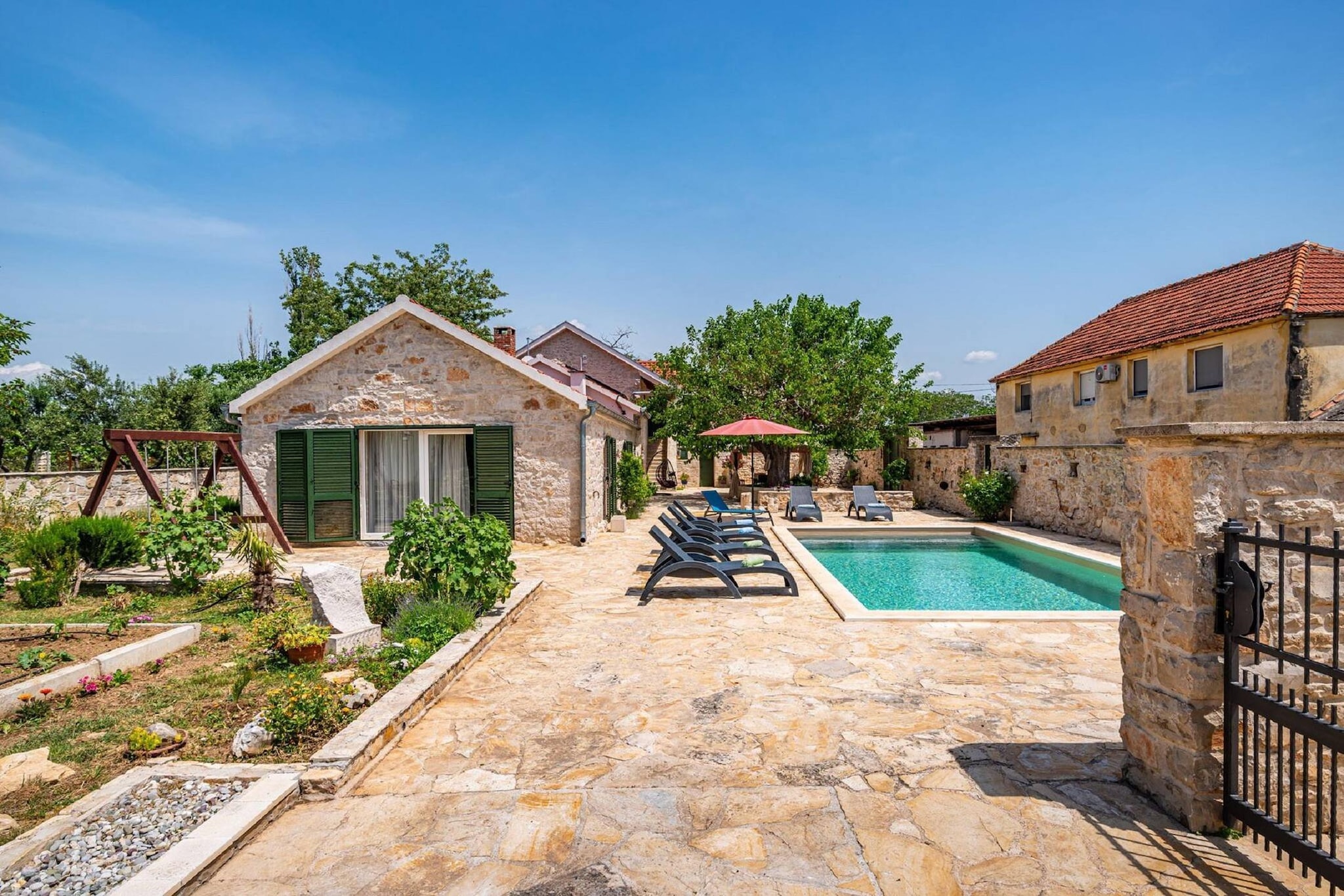 Authentic Villa Zvonko-Jardins en été