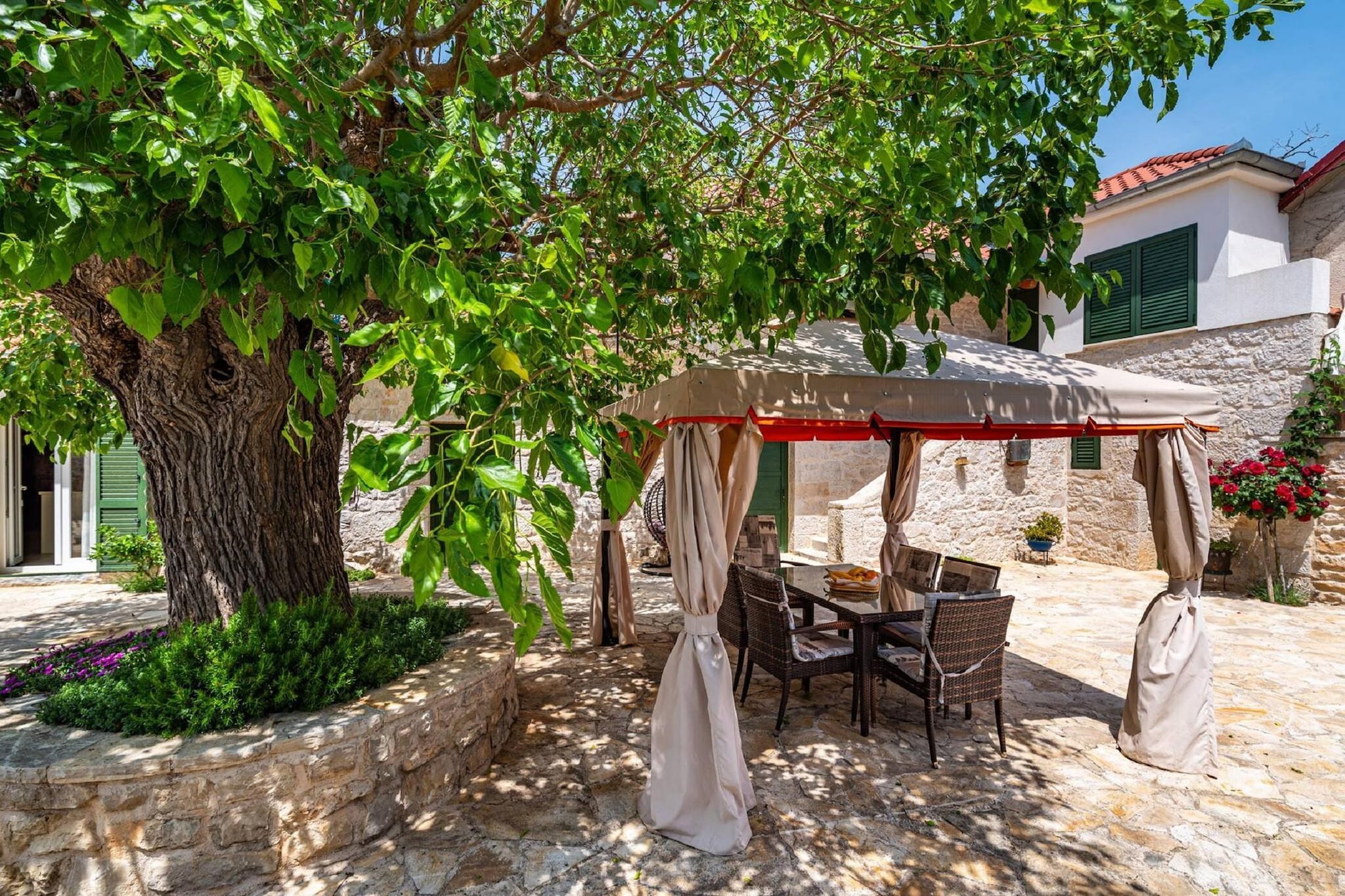 Authentic Villa Zvonko-Jardins en été