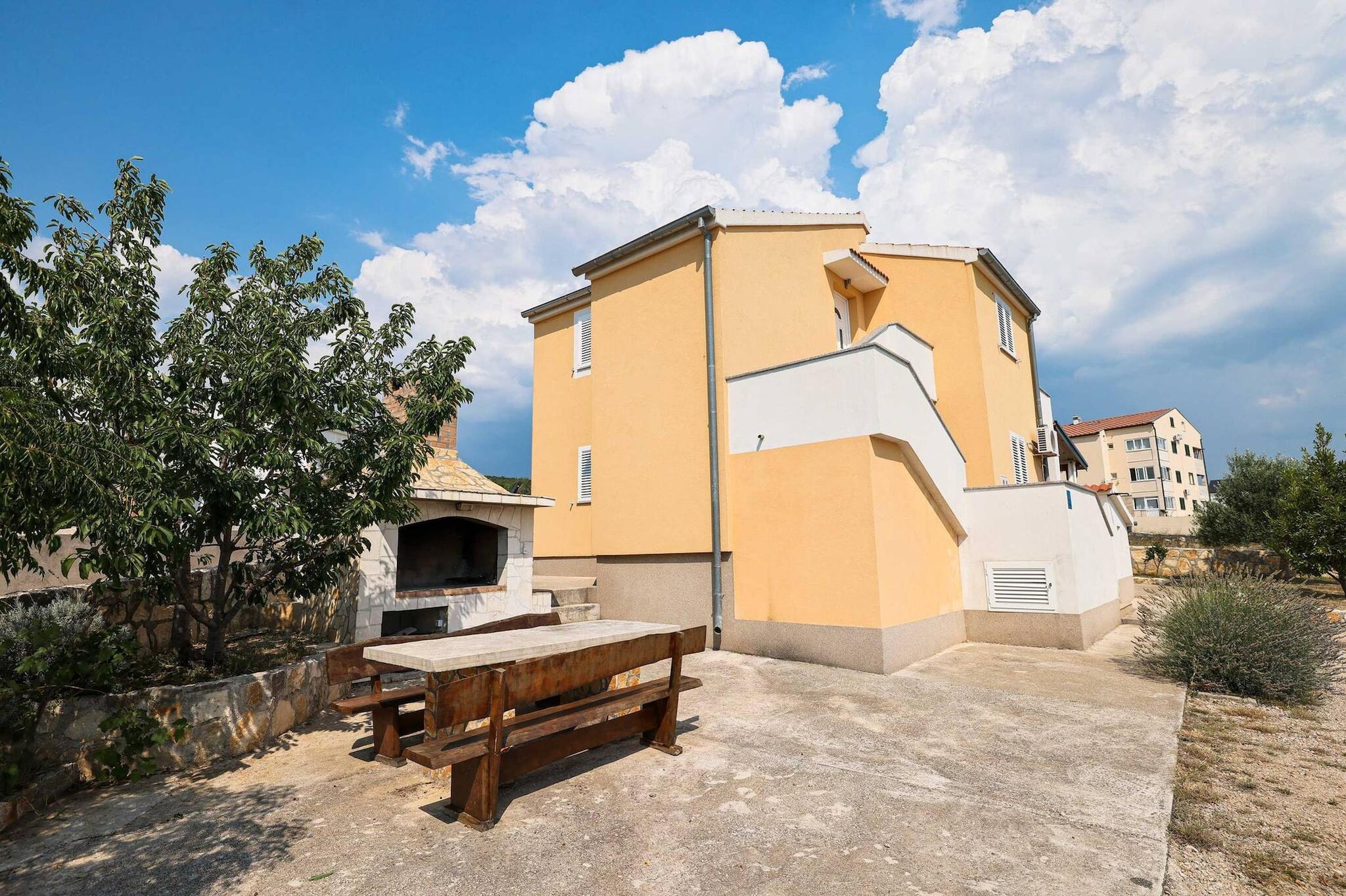 Holiday home Nekic-Jardins en été