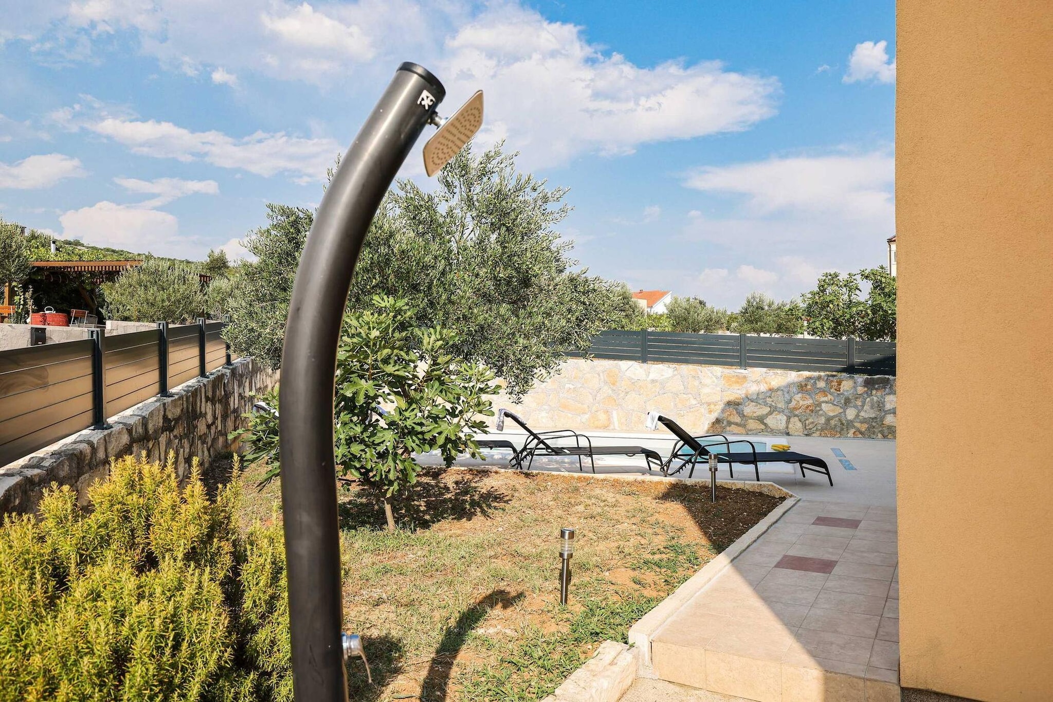 Holiday home Nekic-Jardins en été