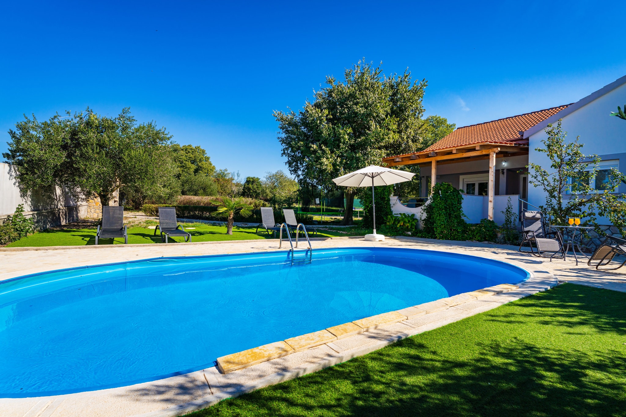 Holiday home Emily-Piscine