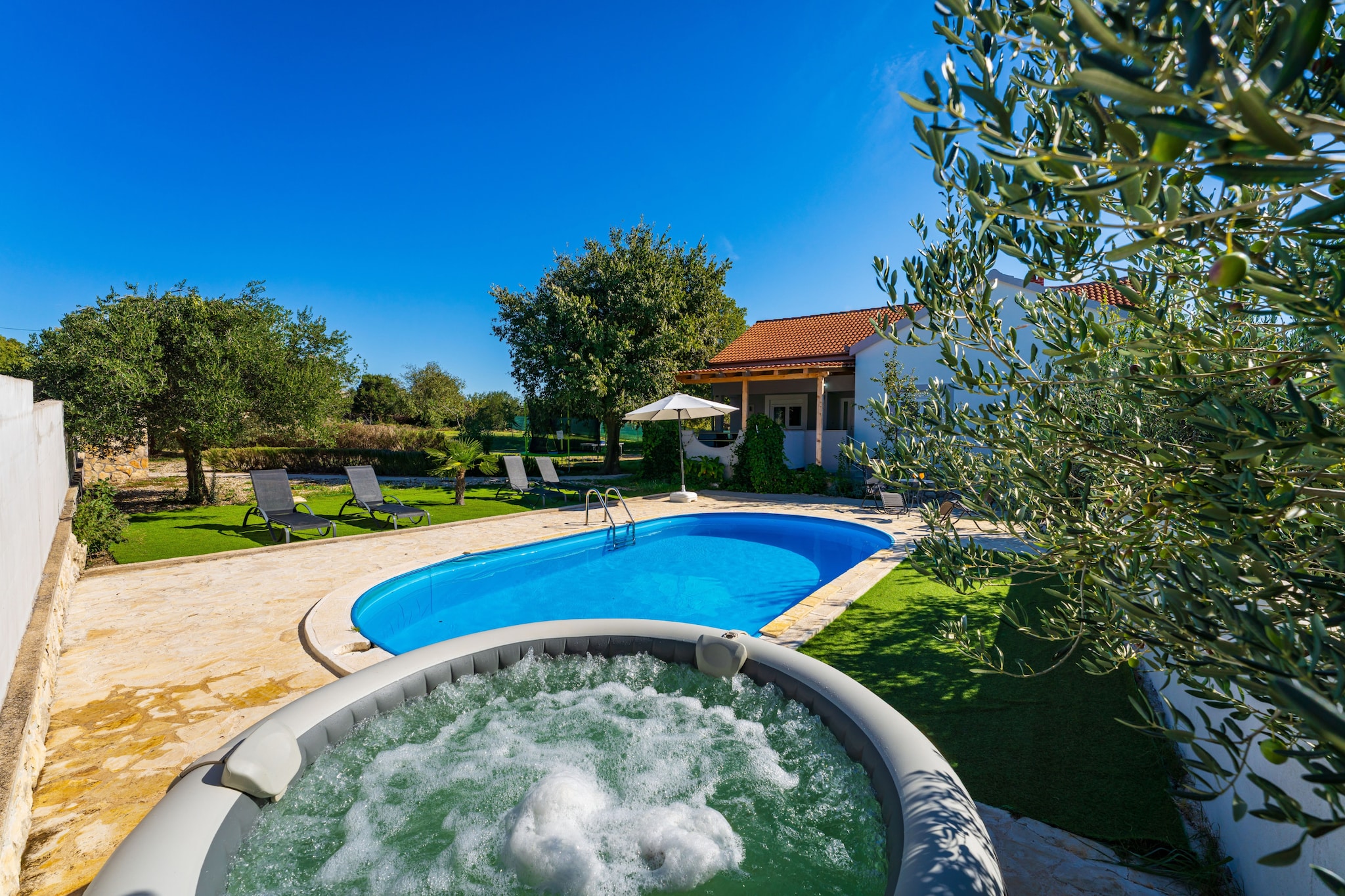 Holiday home Emily-Piscine