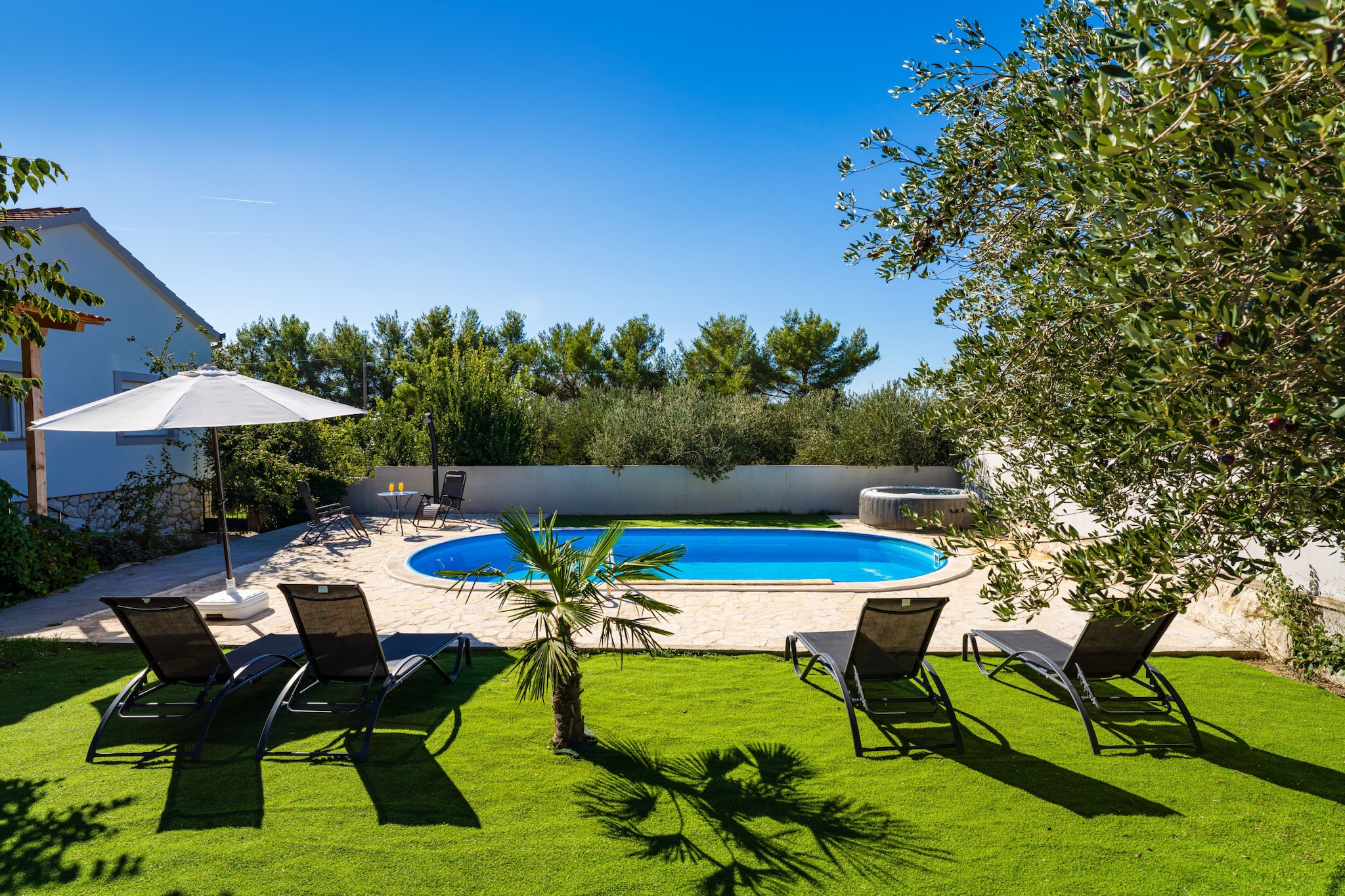 Holiday home Emily-Piscine