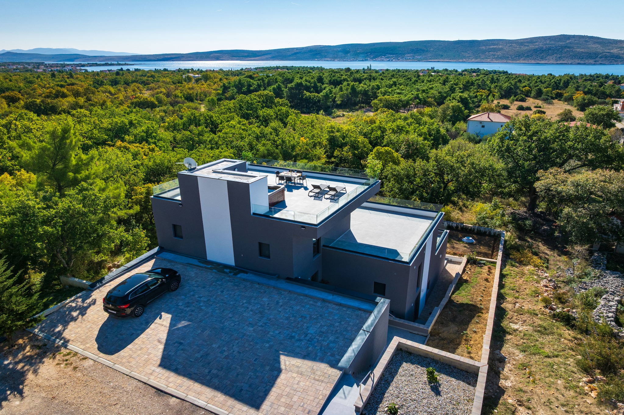 Sea view Villa Senti-Buitenkant zomer