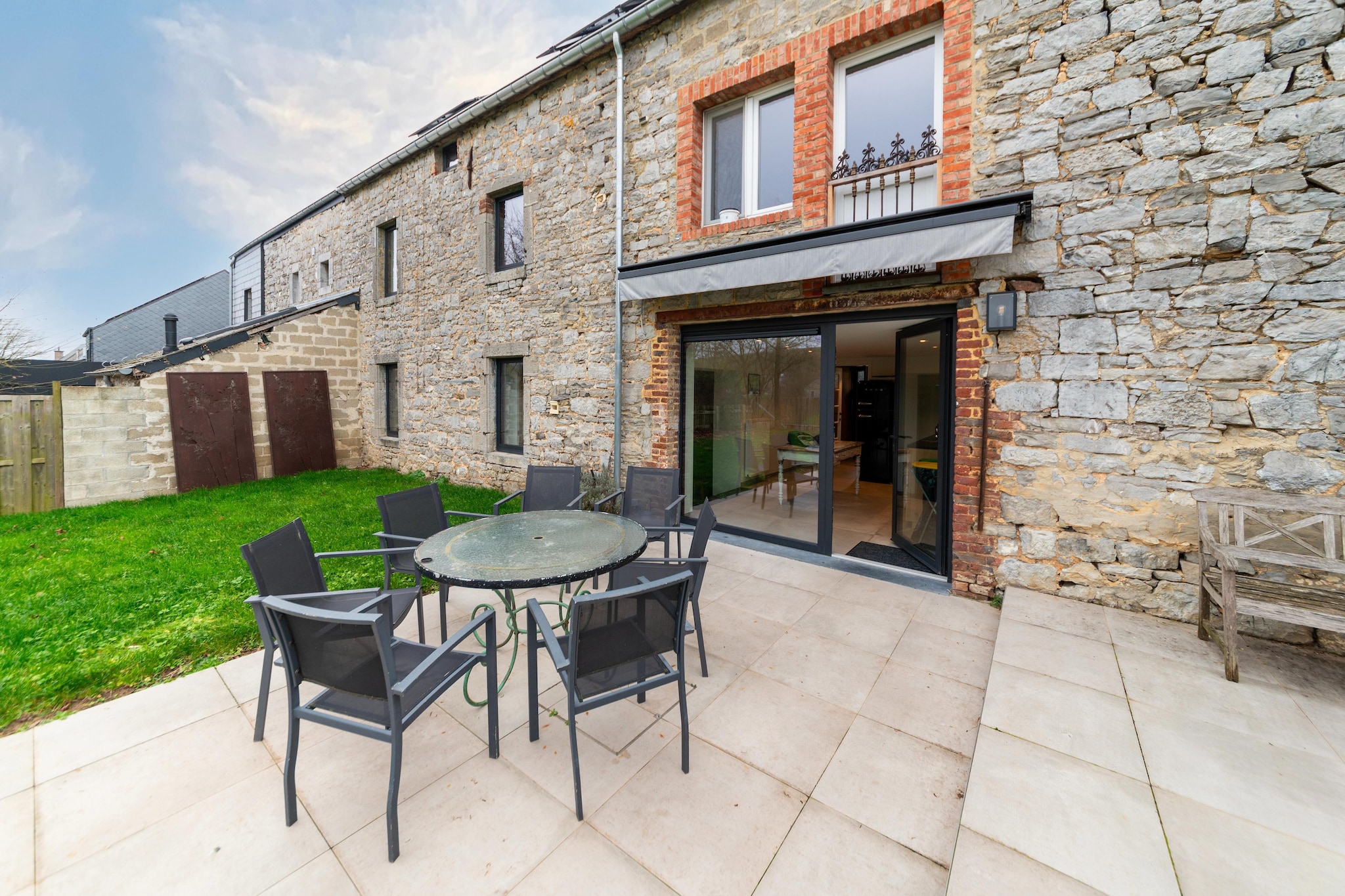 Maison Rose-Buitenkant zomer