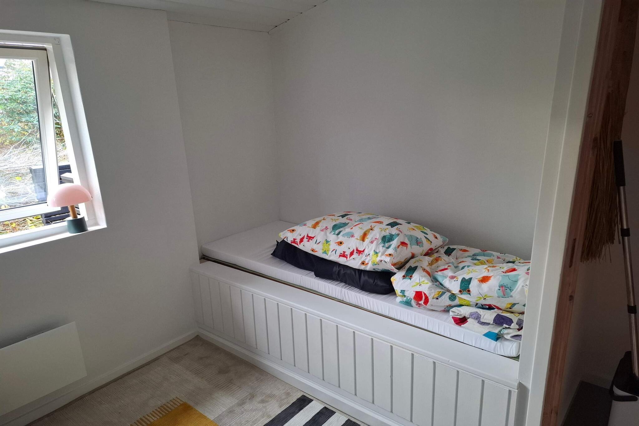 Internet Access DSL, Kitchen(stove(induction), coffee machine, oven, dishwasher, fridge-freezer), Living/bed room(double folding bed, TV), bedroom(double bed), bedroom(2x single bed), bathroom(washbasin, shower, toilet), heating(electric), terrace, garden furniture, air to air heatpump