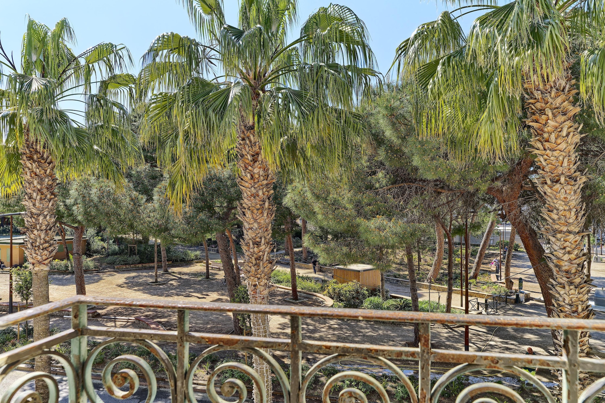 Appartement en bord de mer – Plage de la Salis-Terrace balcony