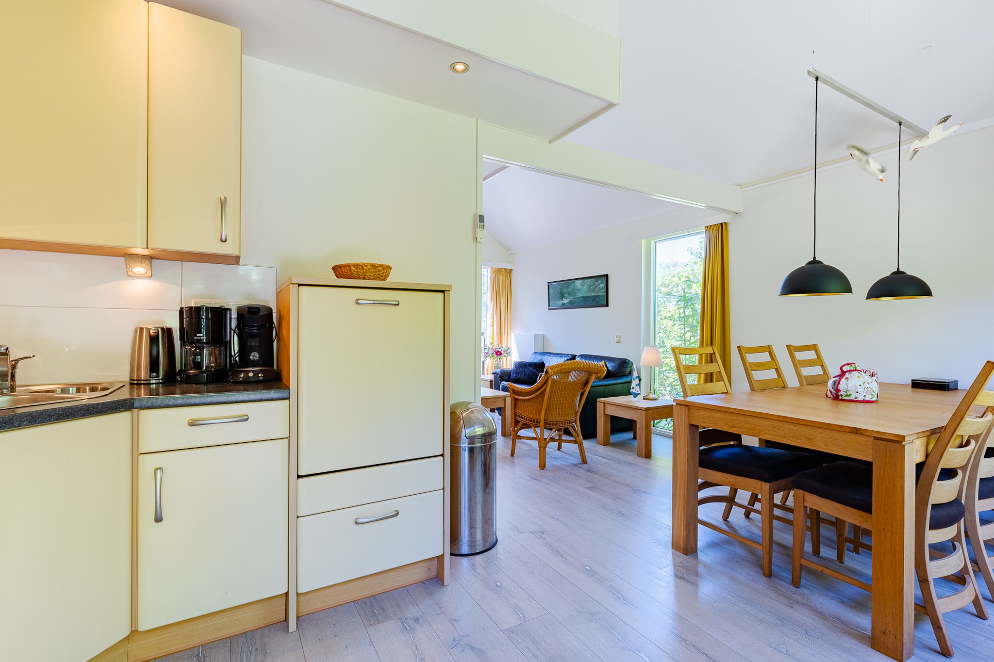 Vakantiewoning - Westduin 6 I Vlissingen 'Zilt en zand'-Eetkamer