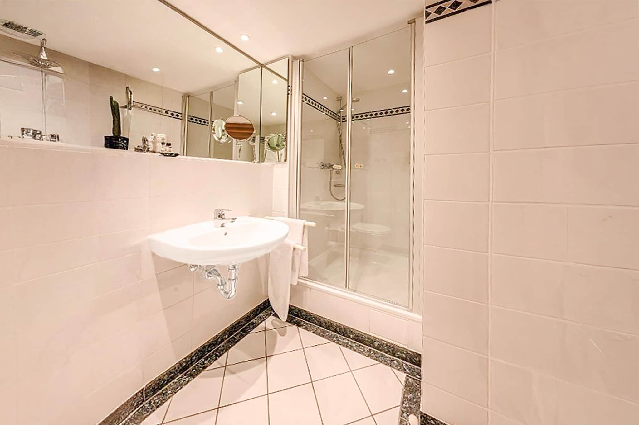 Schwarzbachtal  - Double Room Forest View with Balcony-Badezimmer