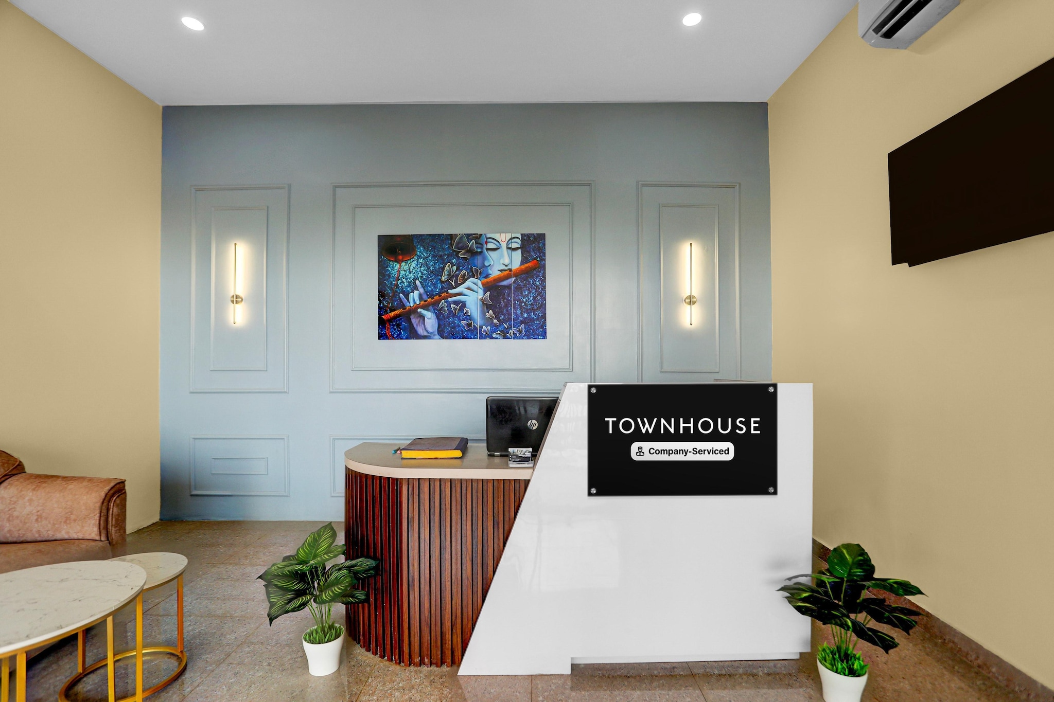 Ground floor: (bedroom(double bed, TV, seating area, air conditioning, telephone), bathroom(bathtub or shower, washbasin, toilet, Towels incl., shampoo, body soap, hot water))