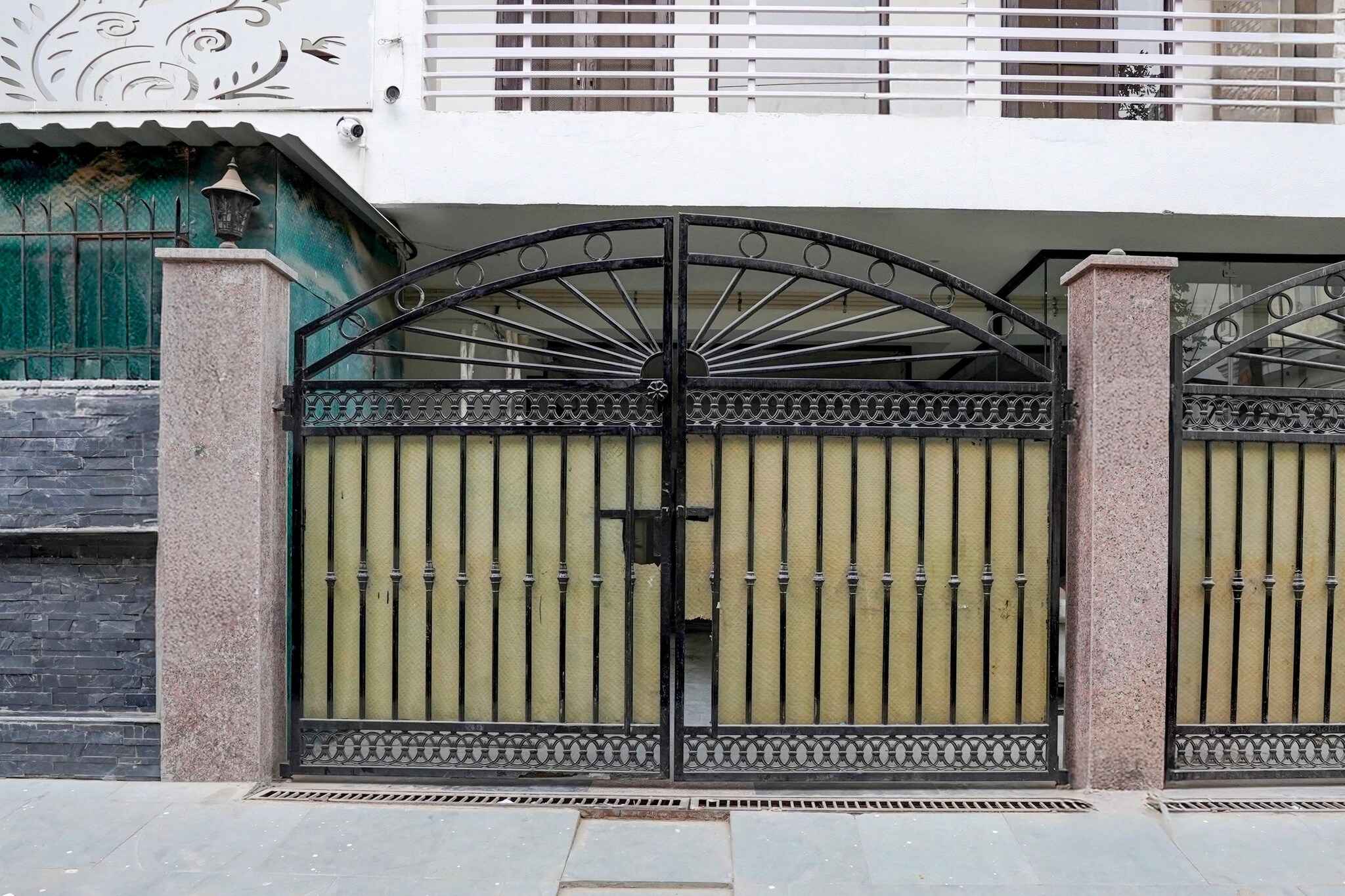 Ground floor: (bedroom(double bed, TV, seating area, air conditioning, telephone), bathroom(bathtub or shower, washbasin, toilet, Towels incl., shampoo, body soap, hot water), lift)