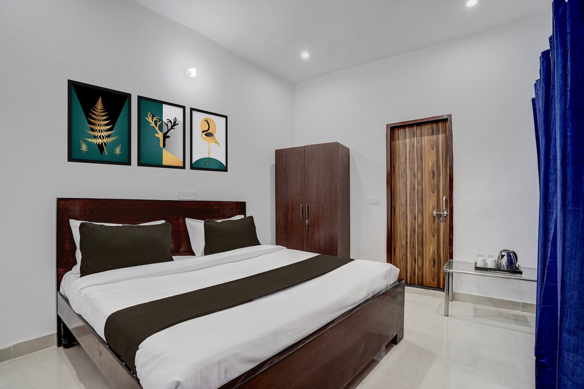 Situated within 20 km of MG Road and 22 km of WorldMark Gurgaon, Hotel O SGT University Road Formerly Budhera features rooms with air conditioning and a private bathroom in Dhankot. With free WiFi, this 3-star hotel offers room service and a 24-hour front desk. The hotel has family rooms.

All rooms at the hotel are fitted with a seating area, a flat-screen TV with satellite channels and a private bathroom with free toiletries and a bath or shower. The rooms have a desk.

Qutub Minar is 34 km from Hotel O SGT University Road Formerly Budhera, while Rashtrapati Bhavan is 39 km from the property. Delhi International Airport is 21 km away. 

Unmarried couples are warmly welcome at this property.
Guests with local ID proof are warmly welcome.

Early Check-In Policy: A full day’s room rate will be charged for check-ins before 6:00 AM. Complimentary early check-in is available between 6:00 AM and 10:00 AM, subject to room availability.
 Check-in is only available to guests aged 18 and above. Please provide a government-issued ID to confirm your age.