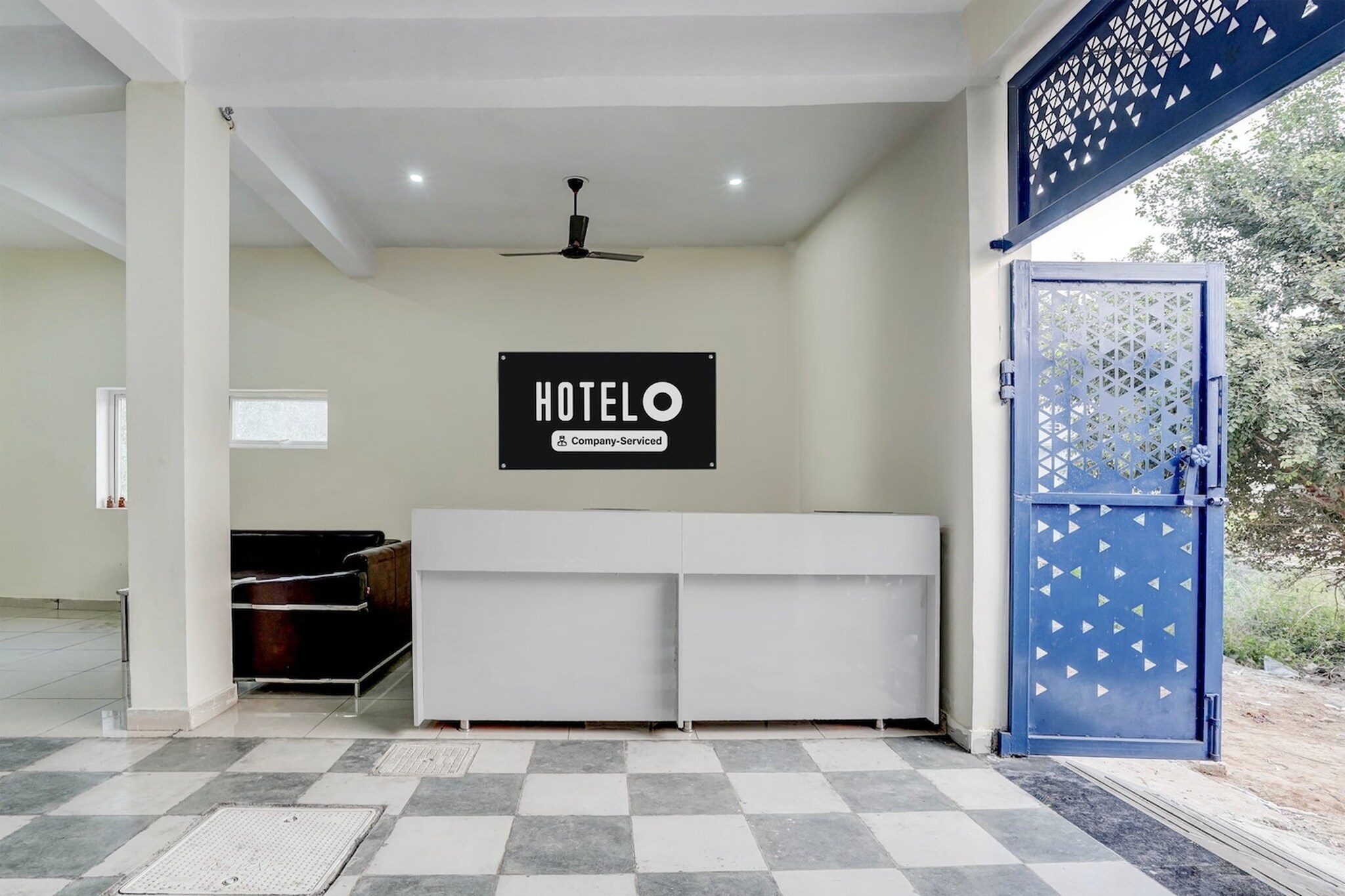 Ground floor: (bedroom(double bed, TV, seating area, air conditioning, telephone), bathroom(bathtub or shower, washbasin, toilet, Towels incl., shampoo, body soap, hot water))