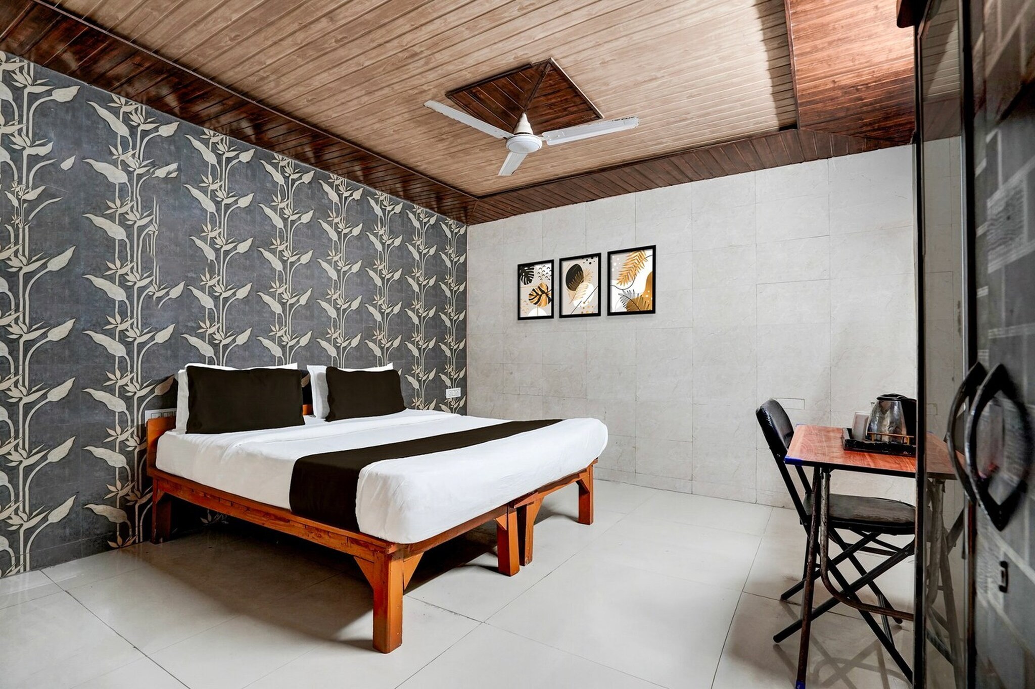 Located within 12 km of Red Fort and 13 km of Gurudwara Sis Ganj Sahib, Hotel O Hindon Airport Ghaziabad provides rooms with air conditioning and a private bathroom in Ghaziabad. This 3-star hotel offers room service, a 24-hour front desk and free WiFi. The hotel features family rooms.
Guest rooms at the hotel are equipped with a seating area, a flat-screen TV with satellite channels and a private bathroom with free toiletries and a bath or shower. The rooms include a desk.
Rāj Ghāt is 14 km from Hotel O Hindon Airport Ghaziabad, while Feroz Shah Kotla Cricket Stadium is 15 km away. Hindon Airport is 1 km from the property.
Unmarried couples are warmly welcome at this property.
Guests with local ID proof are warmly welcome.
Foreign guests are welcome and allowed to stay at this property without any restrictions
Early Check-In Policy: A full day’s room rate will be charged for check-ins before 6:00 AM. Complimentary early check-in is available between 6:00 AM and 10:00 AM, subject to room availability.
Check-in is only available to guests aged 18 and above. Please provide a government-issued ID to confirm your age.
