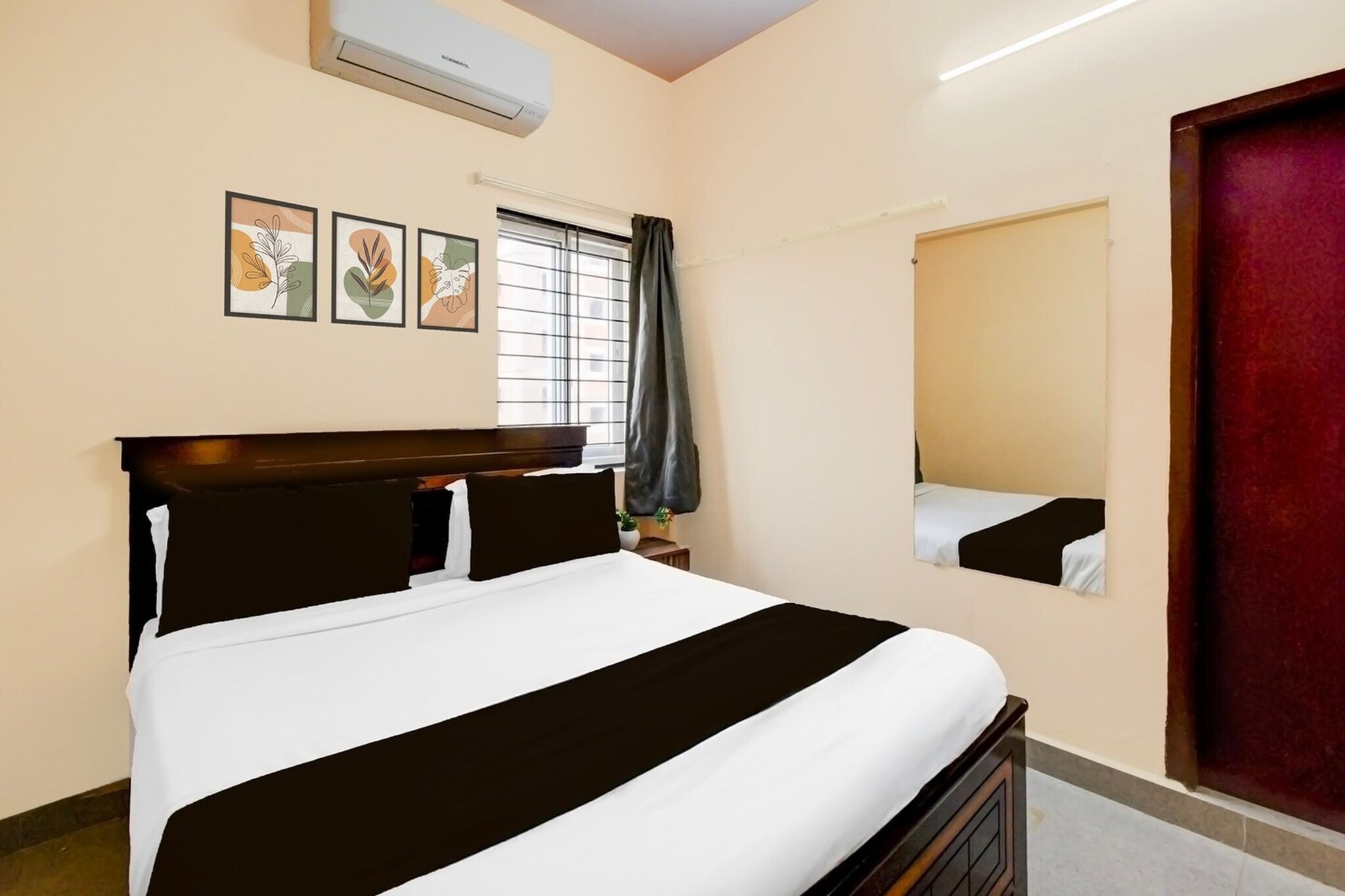 Located within 18 km of Ramoji Film City and 25 km of Charminar, Hotel O Blue Petals provides rooms with air conditioning and a private bathroom in Hyderabad. This 2-star hotel offers room service, a 24-hour front desk and free WiFi. The hotel features family rooms.

Guest rooms at the hotel are equipped with a seating area, a flat-screen TV with satellite channels and a private bathroom with free toiletries and a shower. The units include a desk.

Mecca Masjid is 26 km from Hotel O Blue Petals, while Chowmahalla Palace is 26 km away. Rajiv Gandhi International Airport is 18 km from the property. 

Early Check-In Policy: A full day’s room rate will be charged for check-ins before 6:00 AM. Complimentary early check-in is available between 6:00 AM and 10:00 AM, subject to room availability.
Check-in is only available to guests aged 18 and above. Please provide a government-issued ID to confirm your age.