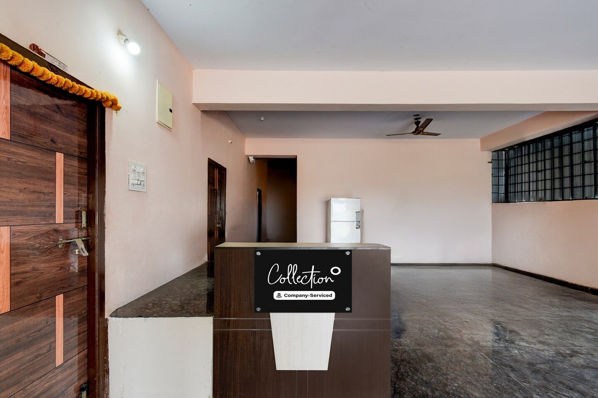 Ground floor: (bedroom(double bed, TV, seating area, air conditioning, Towels incl., telephone), bathroom(bathtub or shower, shower, washbasin, toilet, shampoo, body soap, hot water), lift)