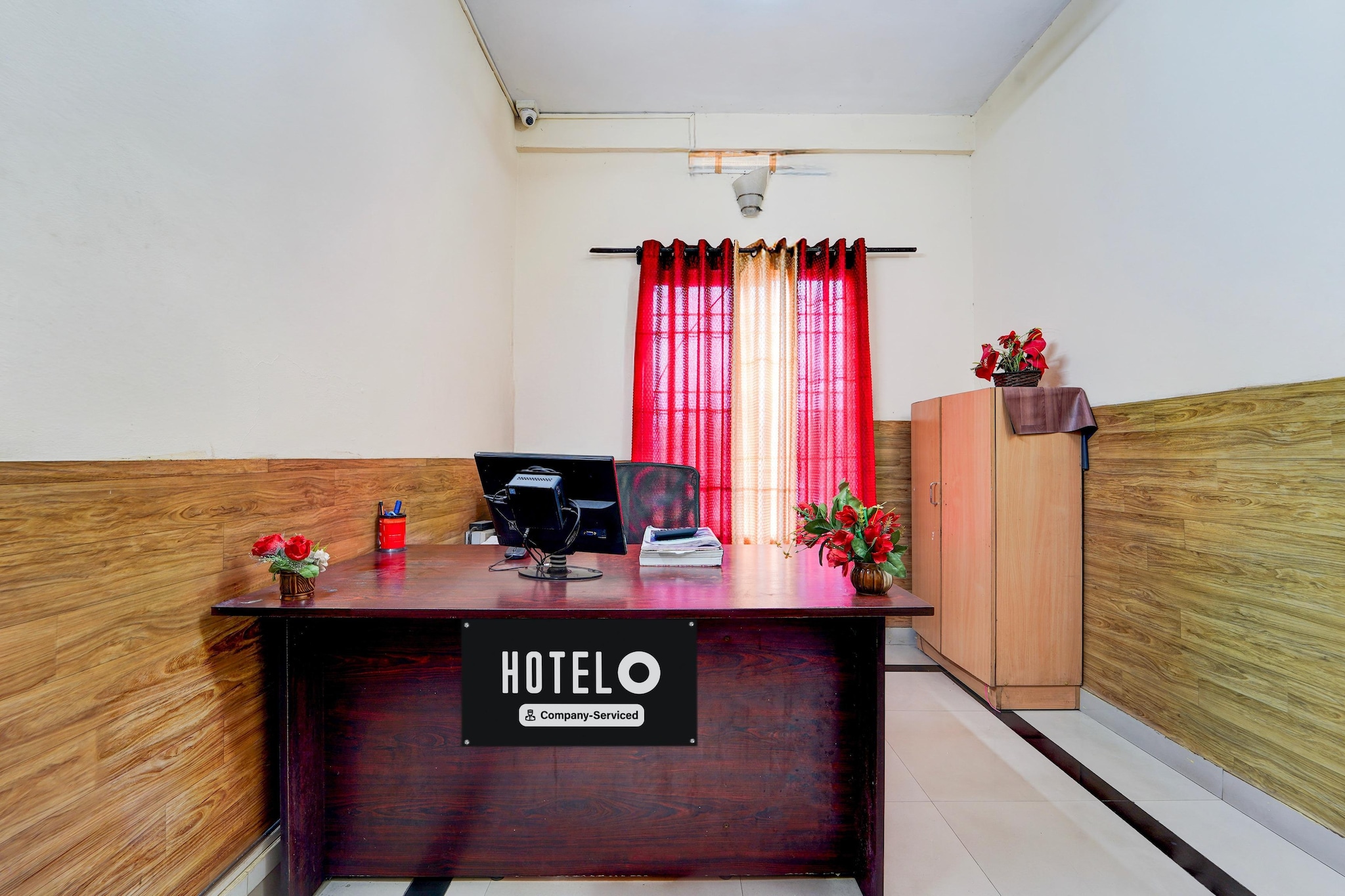 Ground floor: (bedroom(double bed, TV, seating area, air conditioning, Towels incl., telephone), bathroom(bathtub or shower, shower, washbasin, toilet, shampoo, body soap, hot water))