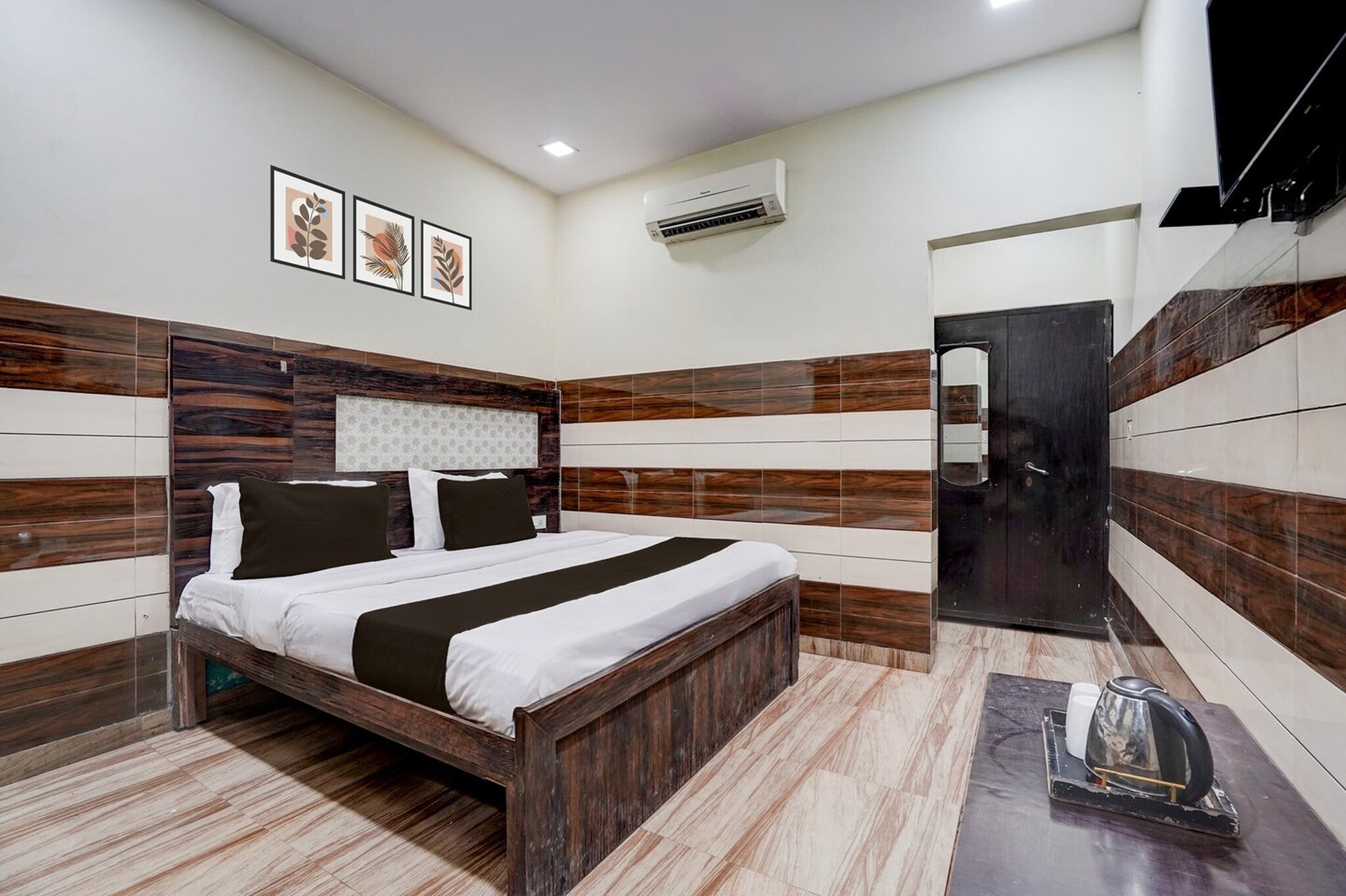 Hotel O Mathura Janam Bhumi Link Road is situated in Bhuteshwar, within 38 km of Bharatpur Railway Station and 5.1 km of Mathura Railway Station. With a restaurant, the 3-star hotel has air-conditioned rooms with free WiFi, each with a private bathroom. The accommodation features room service, a 24-hour front desk and luggage storage for guests.
At the hotel, rooms are equipped with a desk. All rooms at Hotel O Mathura Janam Bhumi Link Road are fitted with a seating area and a flat-screen TV with satellite channels.
Wildlife SOS is 40 km from the accommodation, while Lohagarh Fort is 40 km from the property. Agra Airport is 56 km away.
Early Check-In Policy: A full day’s room rate will be charged for check-ins before 6:00 AM. Complimentary early check-in is available between 6:00 AM and 10:00 AM, subject to room availability.
Check-in is only available to guests aged 18 and above. Please provide a government-issued ID to confirm your age.
Unmarried couples are warmly welcome at this property.
Guests with local ID proof are warmly welcome.
Foreign guests are welcome and allowed to stay at this property without any restrictions
Early Check-In Policy: A full day’s room rate will be charged for check-ins before 6:00 AM. Complimentary early check-in is available between 6:00 AM and 10:00 AM, subject to room availability.
Check-in is only available to guests aged 18 and above. Please provide a government-issued ID to confirm your age.