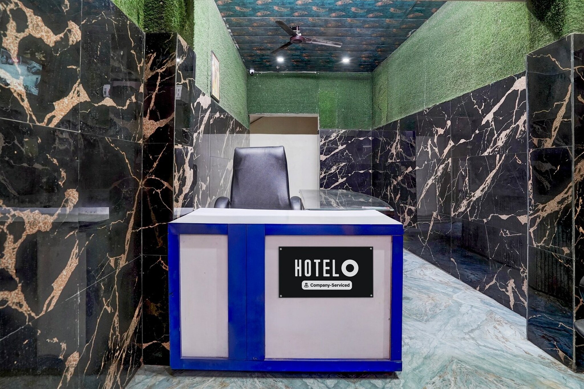 Ground floor: (bedroom(double bed, TV, seating area, electric kettle, air conditioning, telephone, Floor mattress), bathroom(bathtub or shower, shower, washbasin, toilet, Towels incl., shampoo, body soap, hot water))