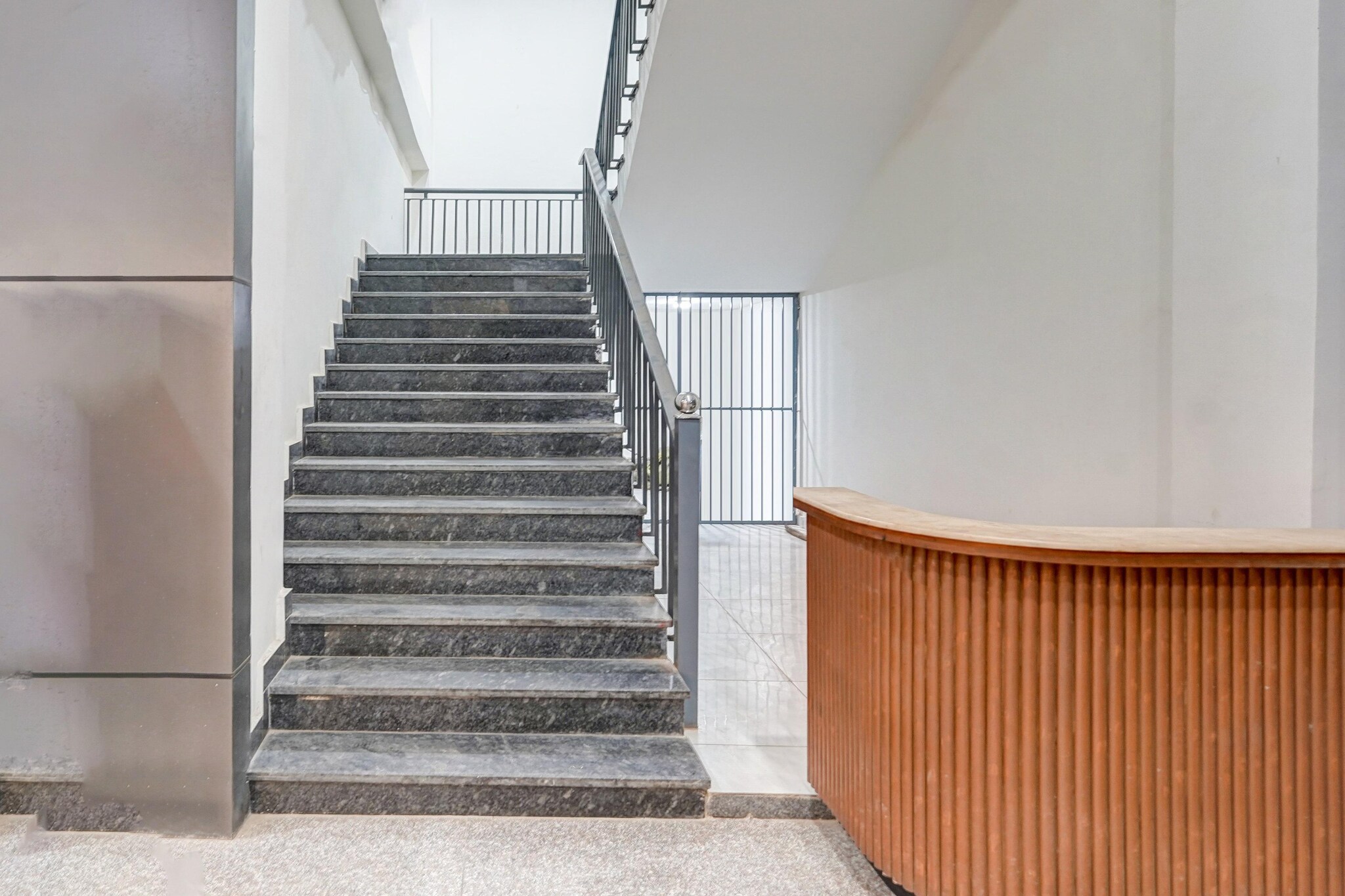 Ground floor: (bedroom(double bed, TV, seating area, electric kettle, air conditioning, telephone, Floor mattress), bathroom(bathtub or shower, shower, washbasin, toilet, Towels incl., shampoo, body soap, hot water))