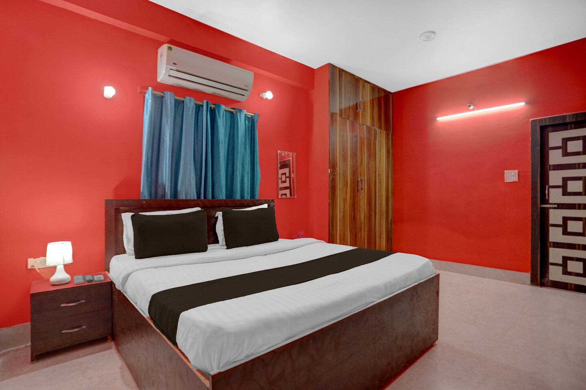 Situated in Dānāpur, Bihar region, Hotel O Patliputra Railway Station Formerly Rameshwaram Guest House is located 10 km from Patna Railway Station. This 3-star hotel offers a shared kitchen, room service and free WiFi. The hotel has a hot spring bath and luggage storage space.
All rooms at the hotel are fitted with a seating area, a flat-screen TV with satellite channels and a private bathroom with free toiletries and a bath or shower. Guest rooms at Hotel O Patliputra Railway Station Formerly Rameshwaram Guest House have air conditioning and a desk.
Guests at the accommodation can enjoy a continental breakfast.
Staff speak English and Hindi at the reception.
Jay Prakash Narayan Airport is 5 km from the property.
Early Check-In Policy: A full day’s room rate will be charged for check-ins before 6:00 AM. Complimentary early check-in is available between 6:00 AM and 10:00 AM, subject to room availability.
Check-in is only available to guests aged 18 and above. Please provide a government-issued ID to confirm your age.
Unmarried couples are warmly welcome at this property.
Guests with local ID proof are warmly welcome.
Early Check-In Policy: A full day’s room rate will be charged for check-ins before 6:00 AM. Complimentary early check-in is available between 6:00 AM and 10:00 AM, subject to room availability.
Check-in is only available to guests aged 18 and above. Please provide a government-issued ID to confirm your age.