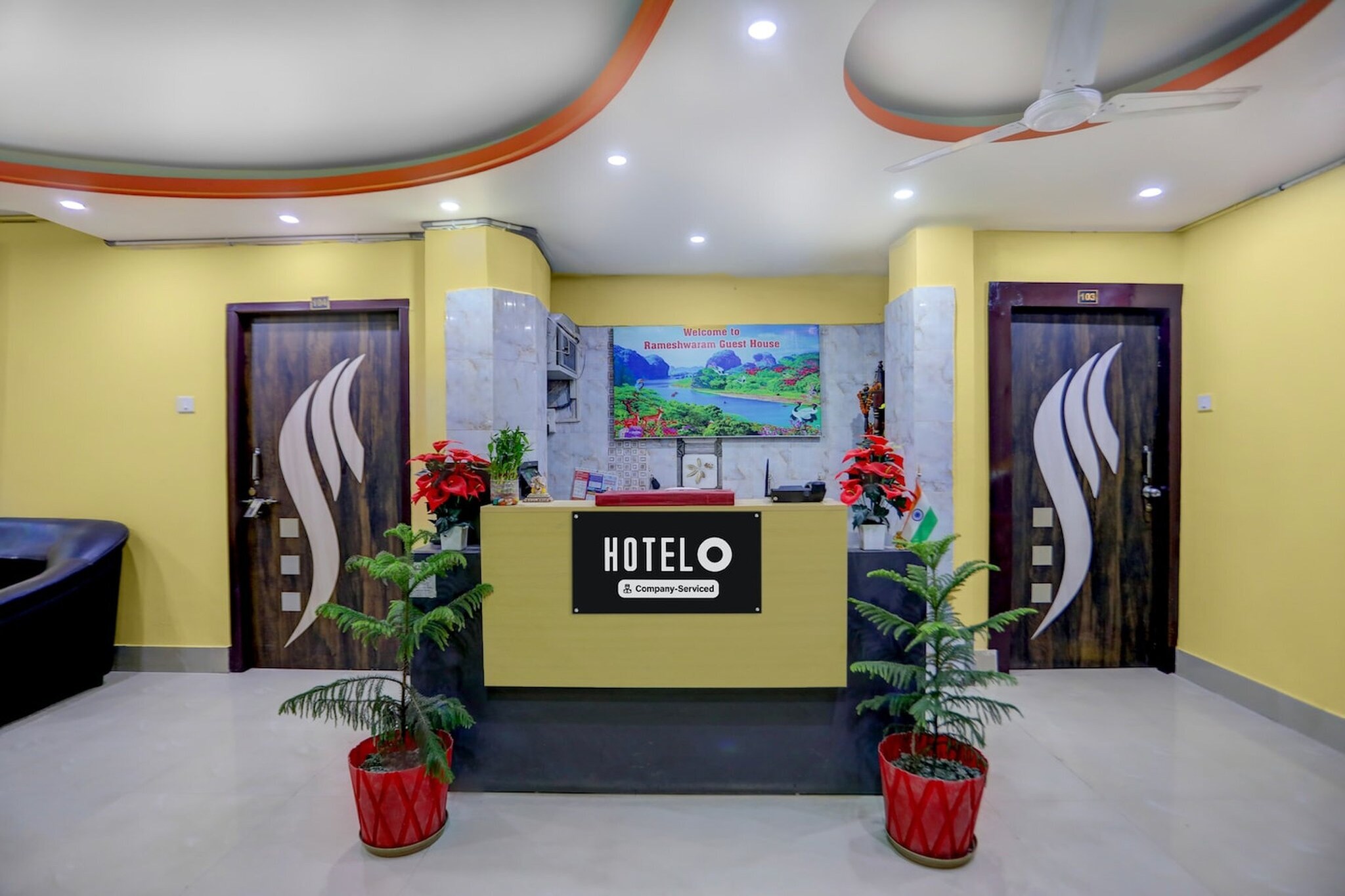 Ground floor: (Kitchen(microwave, fridge), bedroom(double bed, TV, seating area, electric kettle, air conditioning, telephone, Floor mattress), bathroom(bathtub or shower, shower, washbasin, toilet, Towels incl., shampoo, body soap, hot water), lift, Laundry Package incl.)