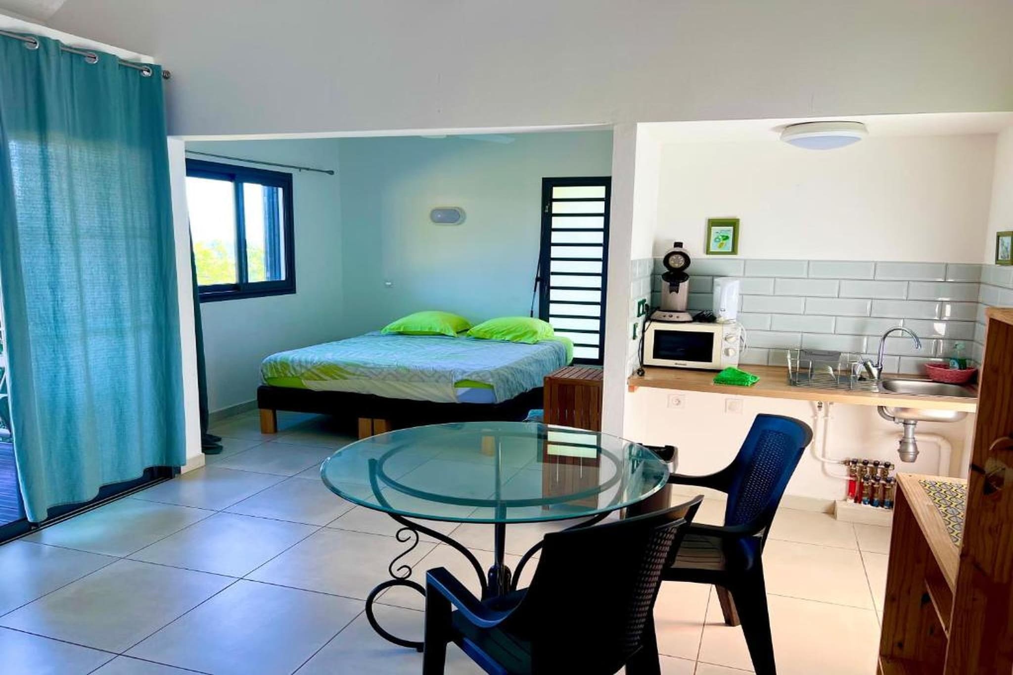 If your idea of a perfect couple’s retreat includes ocean breezes, quiet gardens, and a pool that seems to converge with the sea, Cap Vanisa in Manapany is waiting. Begin your mornings with aromatic coffee at our on-site coffee house, green terraces for lazy breakfasts, and a room that feels like little remote nests close to the sea. 

The leisure spaces in the accommodation include a spacious living-dining room with a convertible sofa and dining table, a double bedroom with a fully equipped bathroom.

The on-site restaurant offers local cuisine and flavours, share a bottle of wine as the evening cools, or you can cook up meals in the fully equipped kitchenette using local produce. The green gardens and barbecue outside can make you enjoy a sunset meal outdoors whenever you like. Cap Vanisa’s small wellness and solarium offerings invite leisurely treatments and time spent under warm, gentle light. 

You can wake up, plan an outdoor splurge with local attractions such as exploring the black sand beaches, snorkelling at the Manapany basin, visiting local markets or just simply staying in and making it a lazy day to relax and read beside the pool with the sound of waves in the distance. The accessible feature of the property makes it comfortable for elderly guests and guests with reduced mobility. 

This is a stay for intimate moments: slow breakfasts, long swims, and sunset conversations, simple things, done together, made memorable by the island’s golden sunset skies and the hotel’s calming scenery.