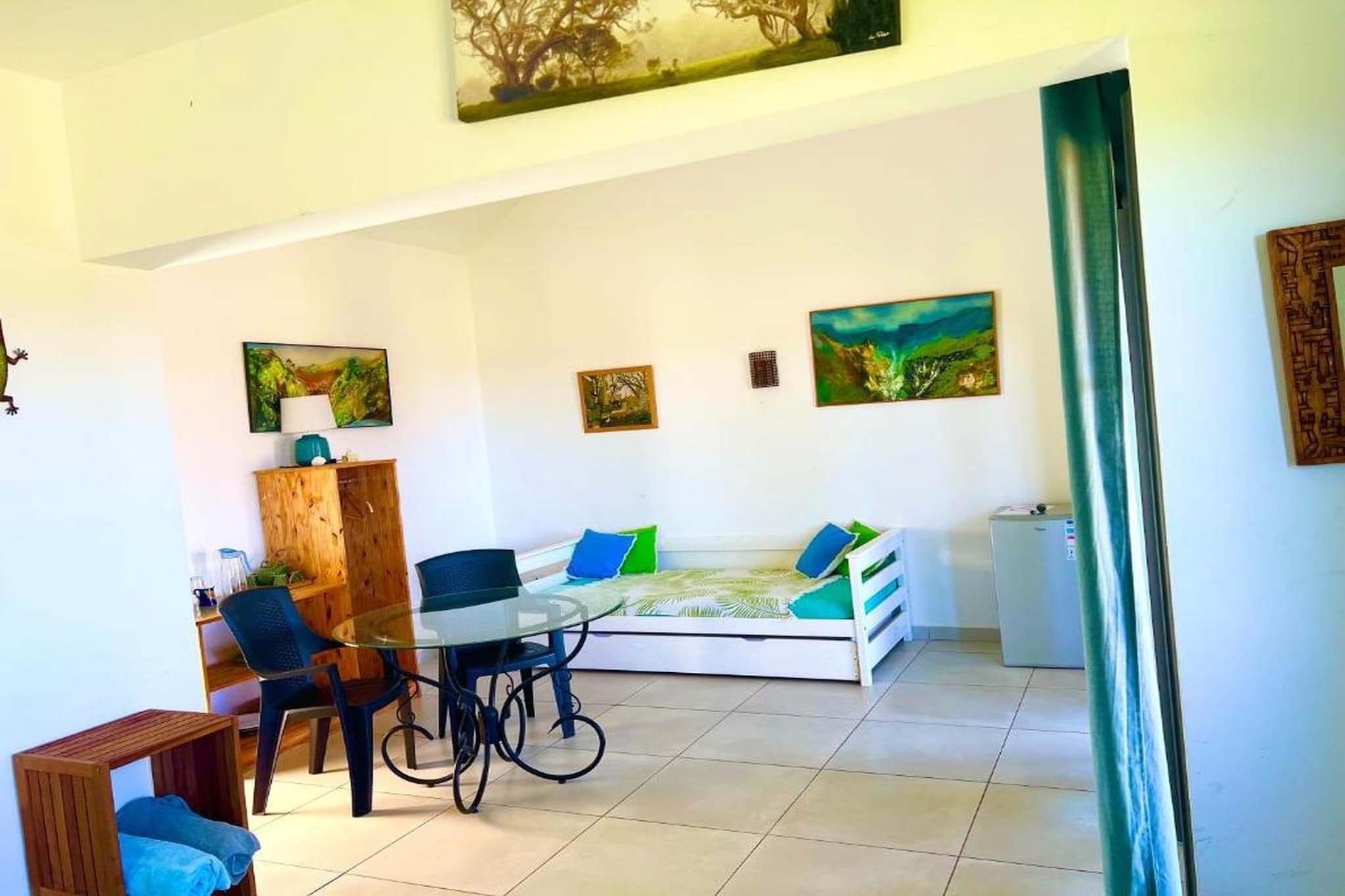 Ground floor: (open kitchen(electric kettle, coffee machine, microwave, fridge, dishes and cutlery), Living/diningroom(single sofa bed, dining table), bedroom(double bed), bathroom(bathtub or shower, washbasin, toilet))\n\nInternet access, Massage, Solarium, Dart, Table tennis, Bar, Bubble bath, hot tub, air conditioning, terrace, garden furniture, sun loungers, BBQ, parking, parasol, swimming pool(shared with other guests, outside), billiards, outdoor fireplace, drying cabinet