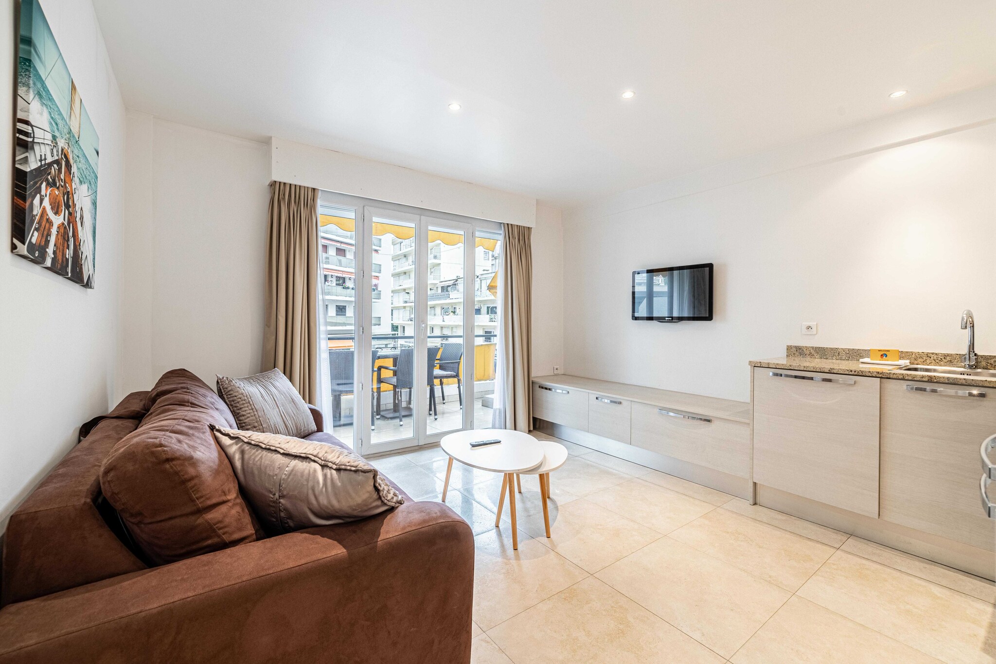 Modern Apartment a/c 1BR-4P – With balcony