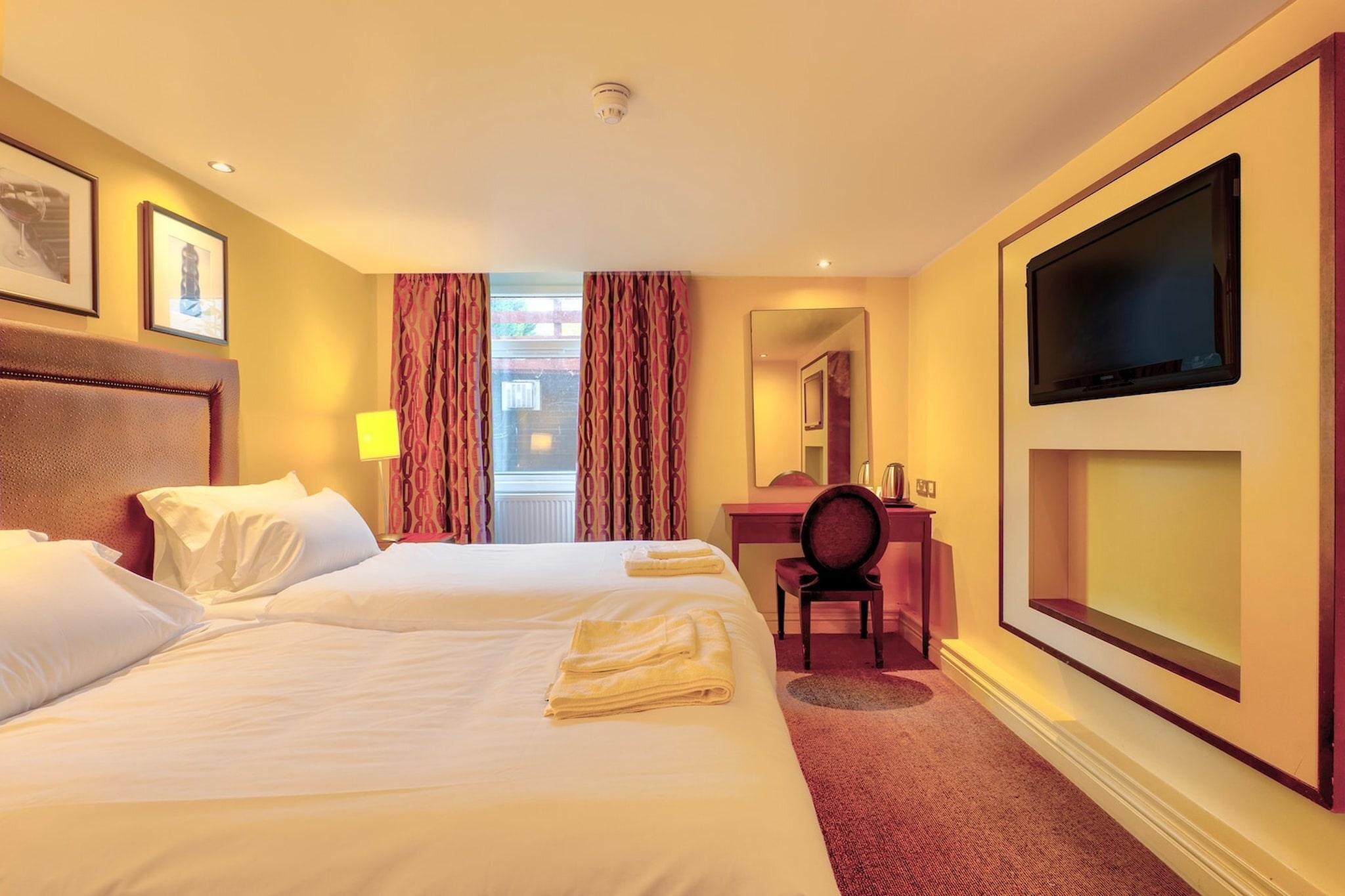 Standard Double Room - Schlafzimmer