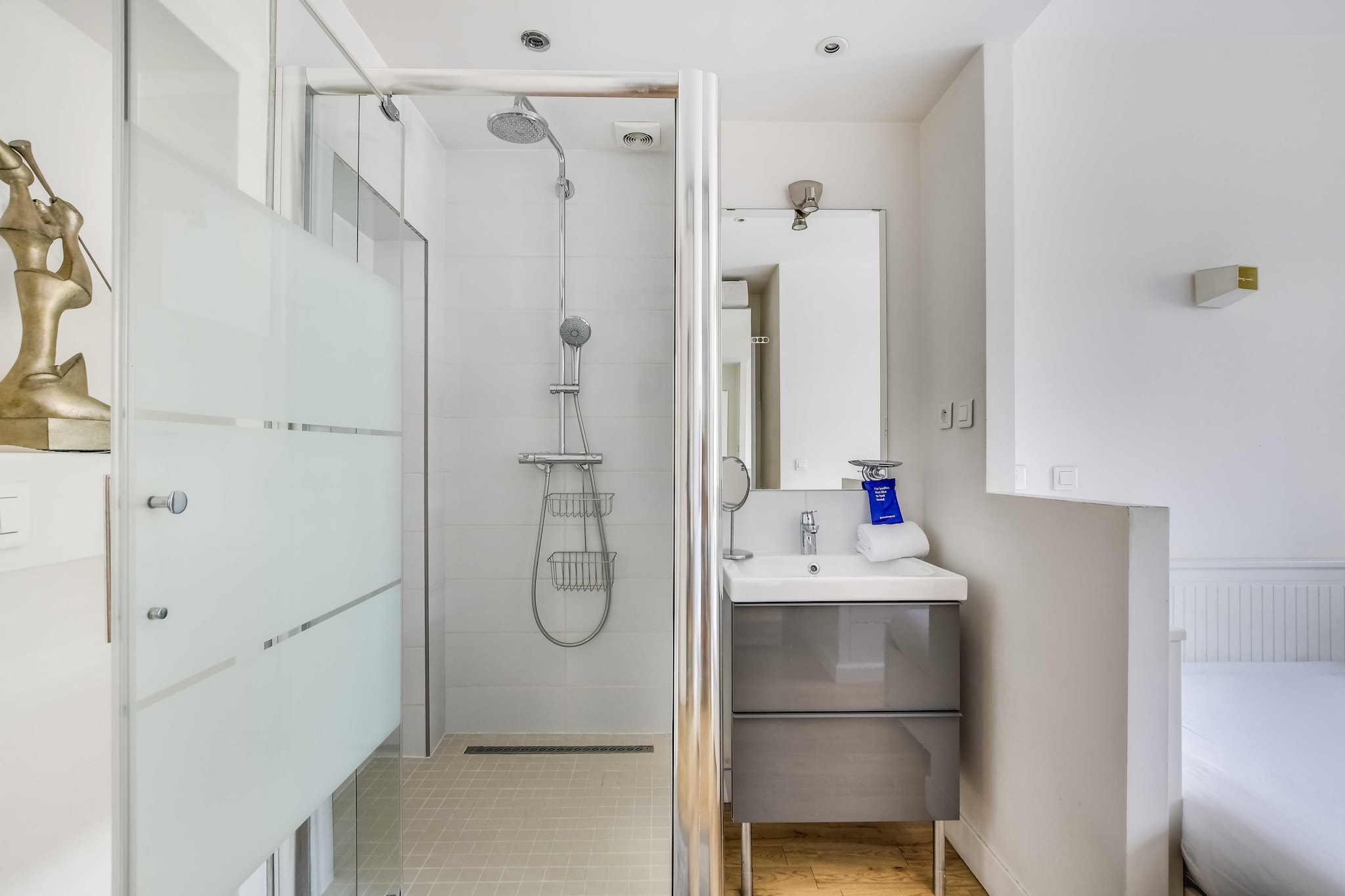 RA-1-LARGILLIERE-M - Badezimmer