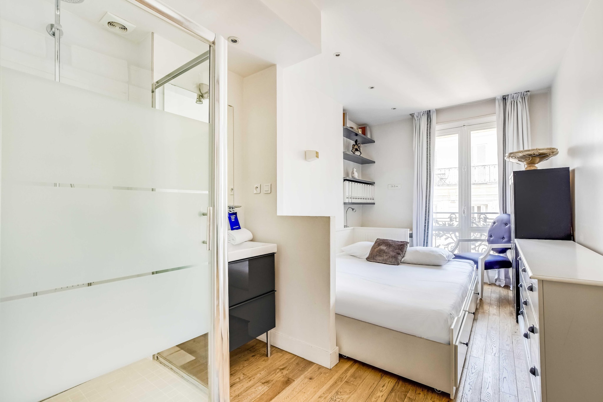 RA-1-LARGILLIERE-M - Schlafzimmer