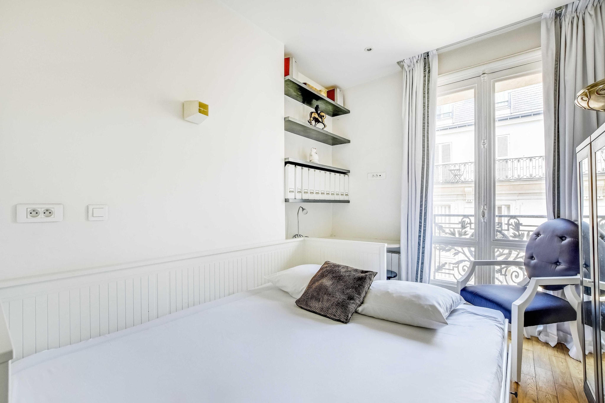 RA-1-LARGILLIERE-M - Schlafzimmer