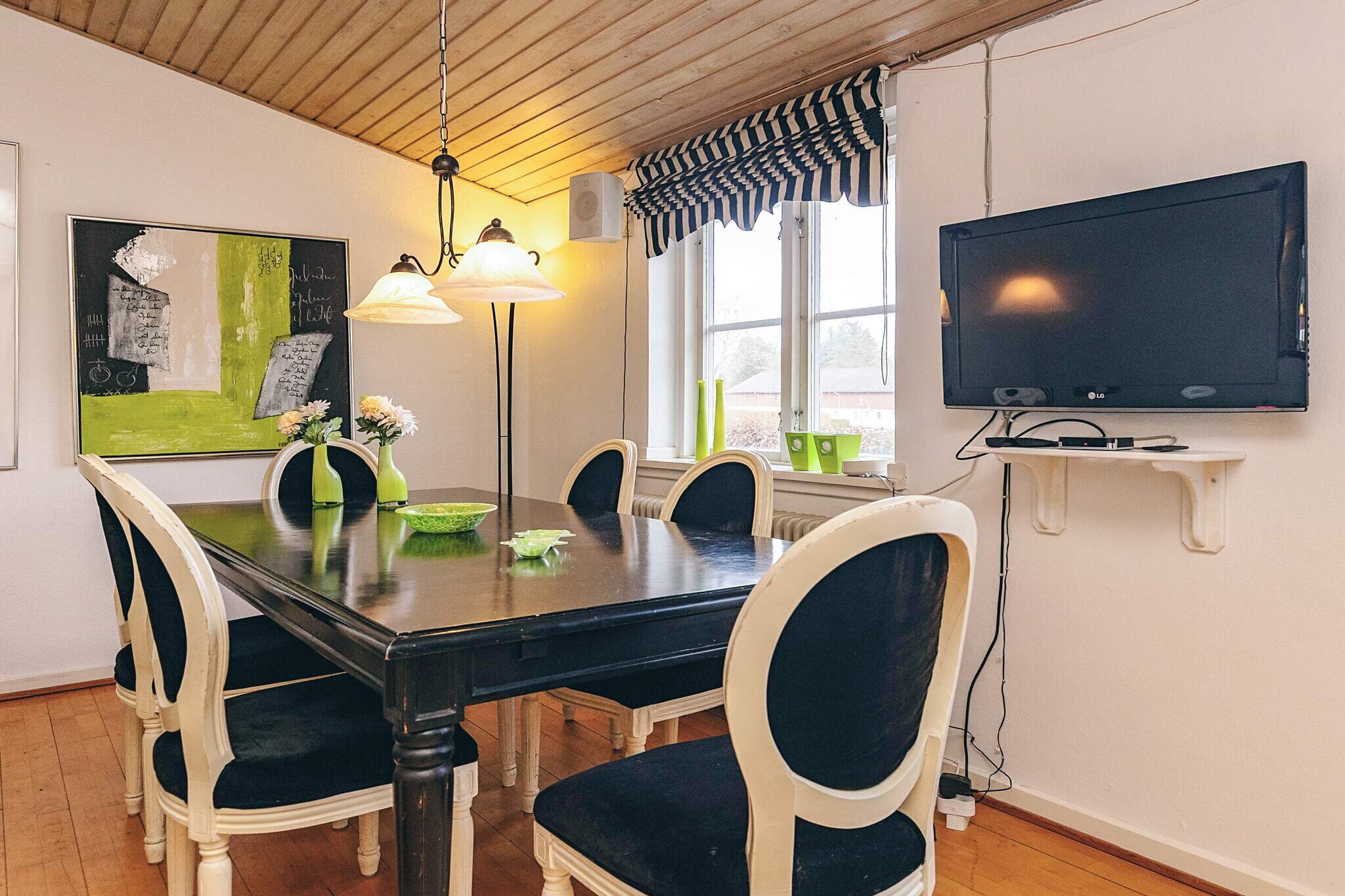 Kitchen(cooker(electric), coffee machine, dishwasher, fridge, freezer(60-99L)), Living/bed room(TV), bedroom(double bed), bedroom(double bed), bedroom(double bed), bathroom(washbasin, shower, toilet), washing machine, terrace, garden furniture, swimming pool(indoor)