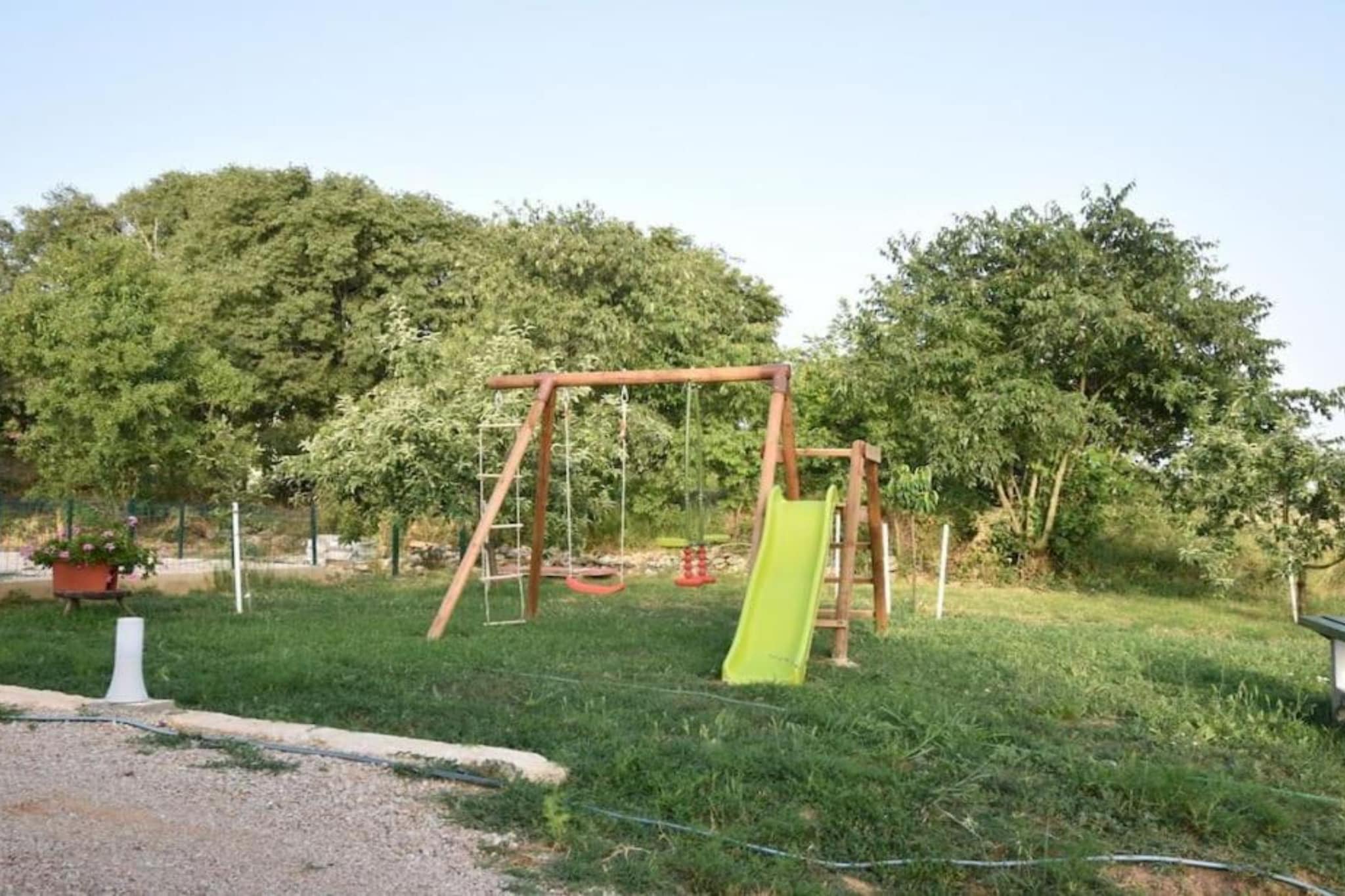 The Grandfather Villa – Heated Pool Retreat-Jardins en été