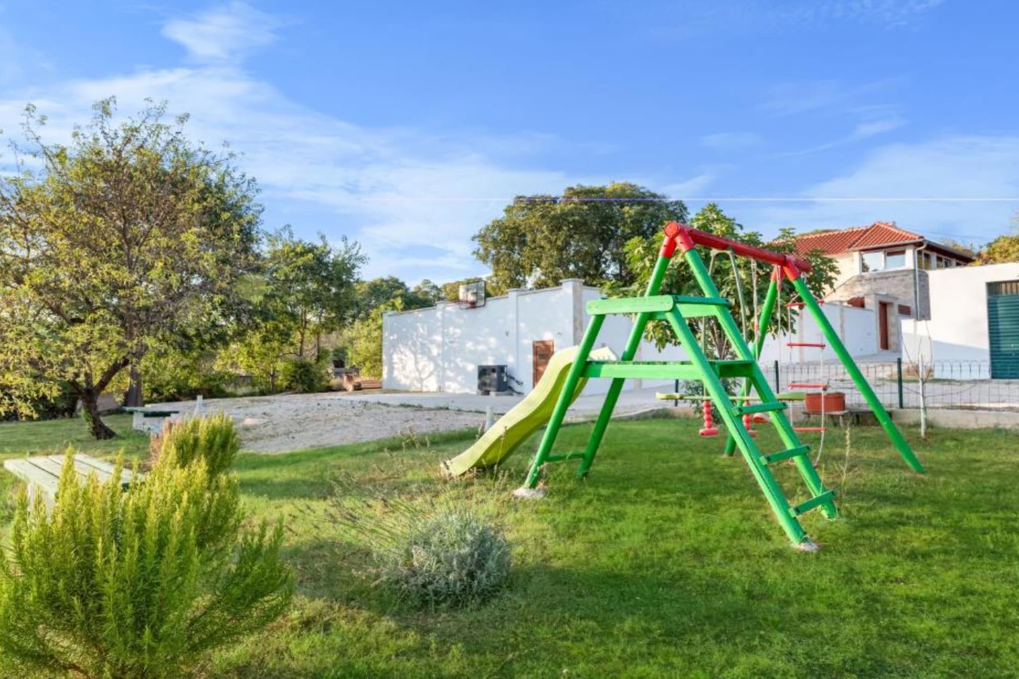 The Grandfather Villa – Heated Pool Retreat-Jardins en été