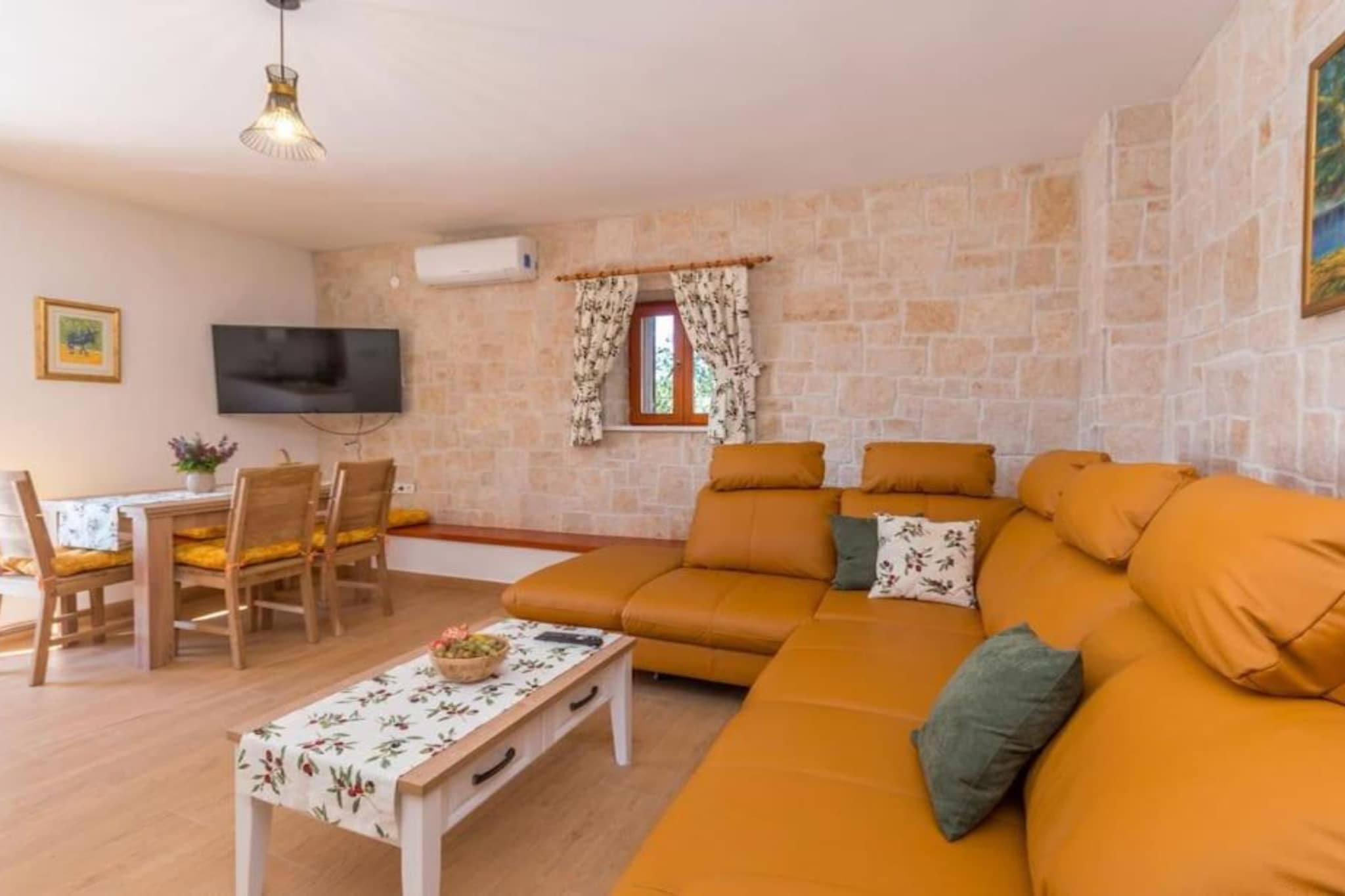 The Grandfather Villa – Heated Pool Retreat-Salon